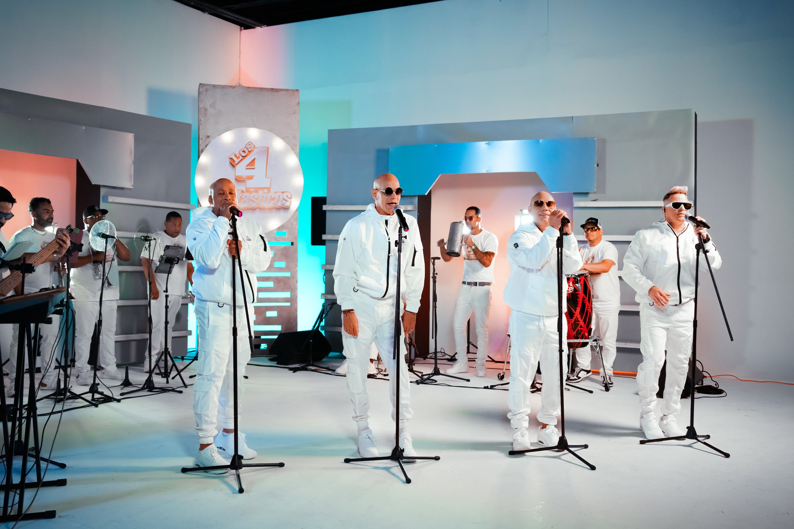 El cuarteto de merengueros revivieron sus grandes éxitos en una producción donde celebran su reunión en los escenarios.