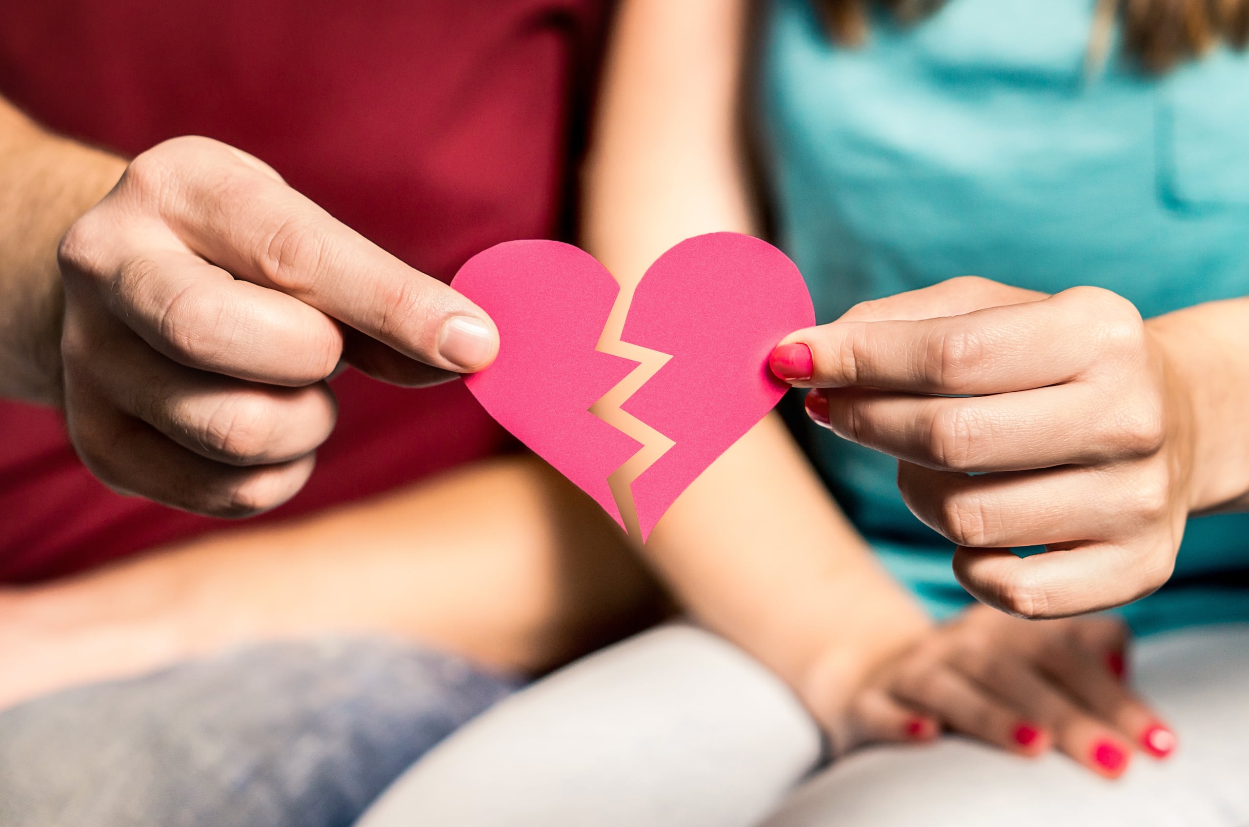 Las parejas afectadas por la infidelidad suelen tener dificultades para recuperar la intimidad emocional y la confianza tras una traición significativa.