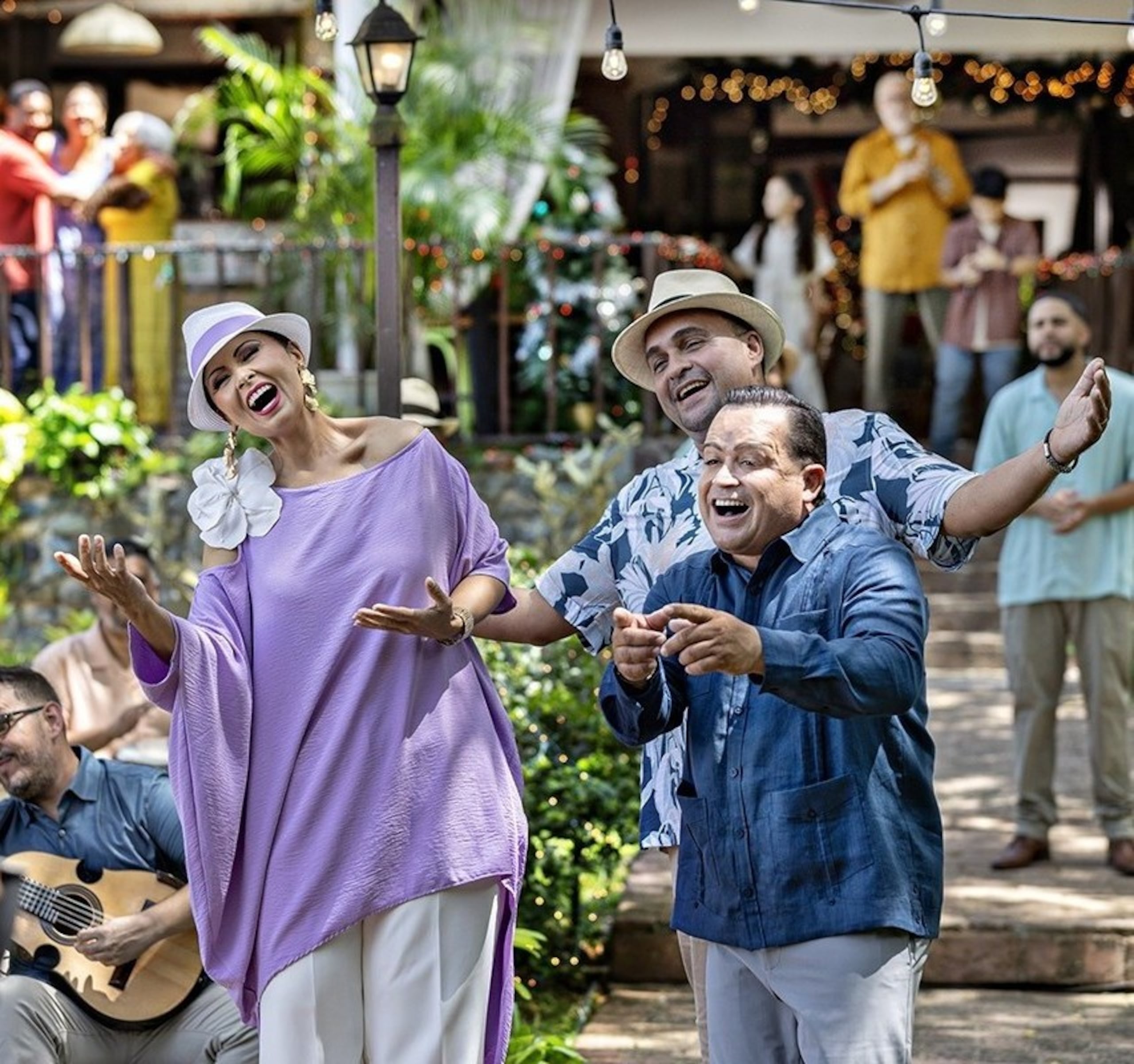 Victoria Sanabria llevarán el espíritu de Navidad junto a Luis Daniel Colón, el Niño Trovador, y Omar Santiago de Decimanía en el especial televisivo.