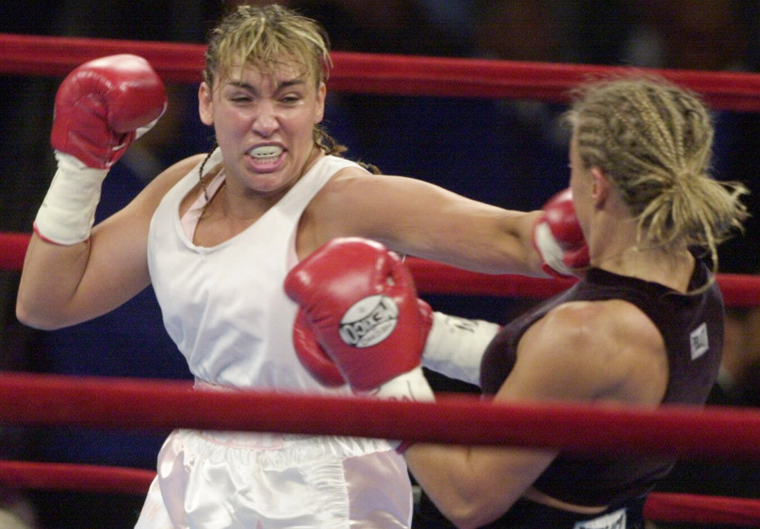 Christy Martin lado izquierdo.