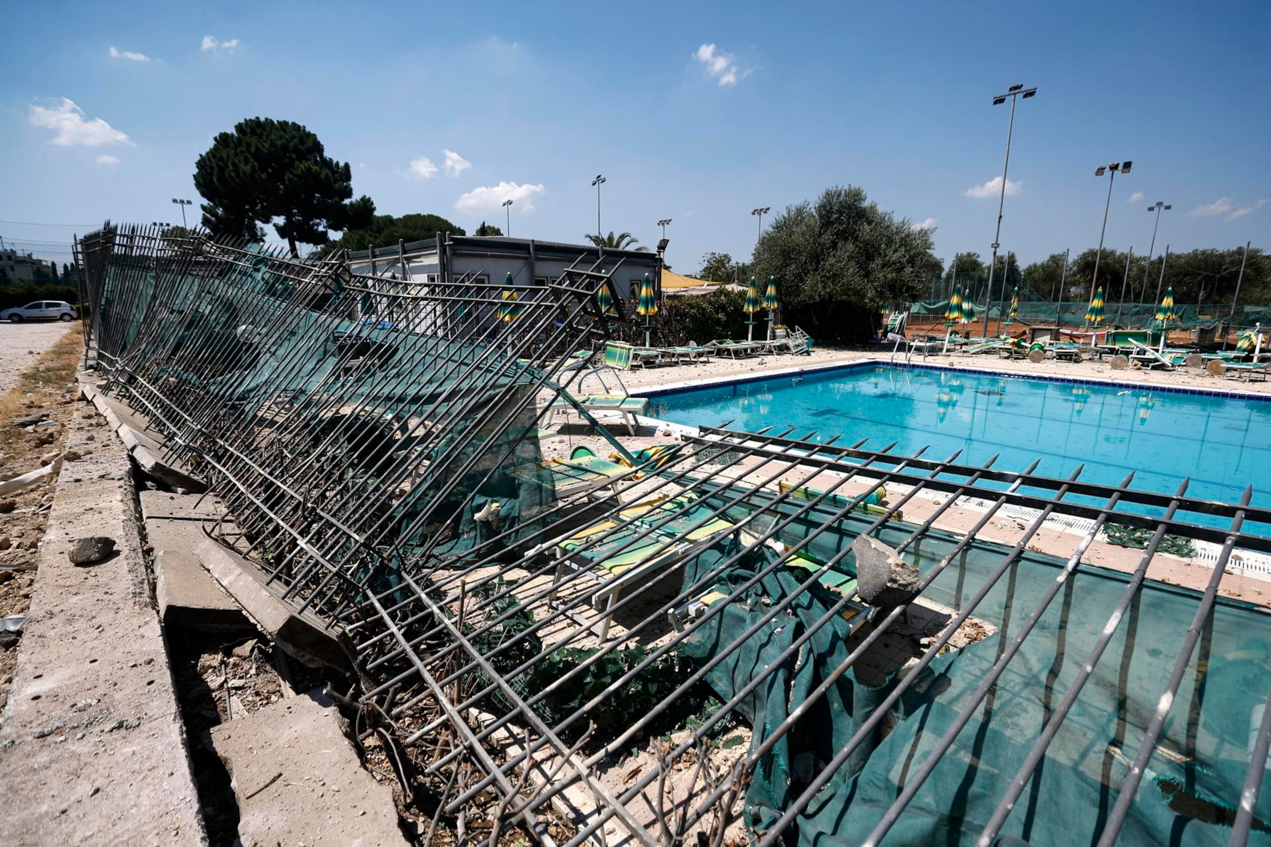 La explosión ha causado también daños en varios edificios de los alrededores, entre ellos un centro deportivo con un campamento de verano infantil, que fue evacuado de inmediato junto a otros tres bloques residenciales.