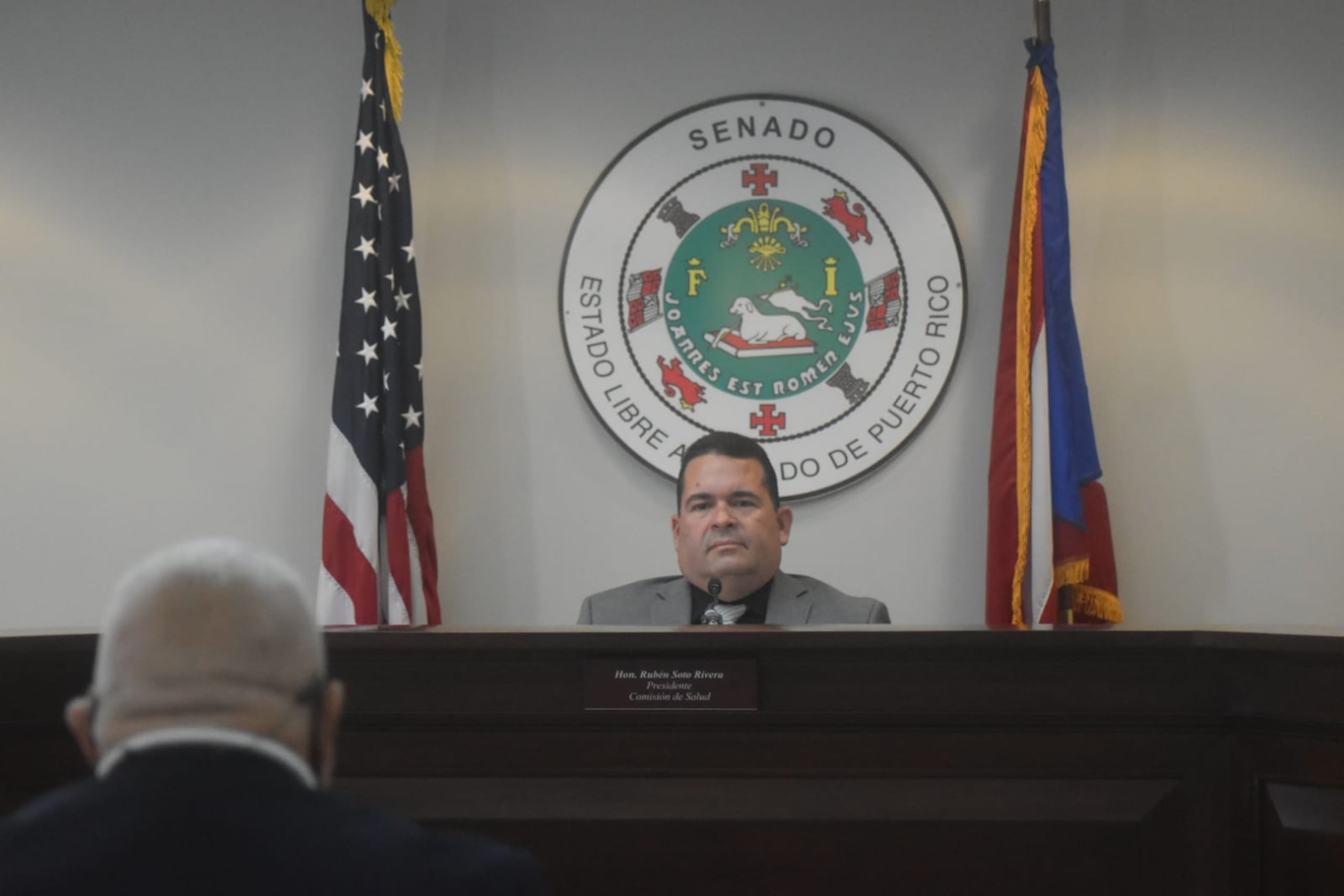 El legislador encabezó las vistas públicas donde se discute una enmienda para incluir como beneficiarios en el Plan de Salud del Gobierno a policías estatales y municipales, sus hijos y cónyuges.