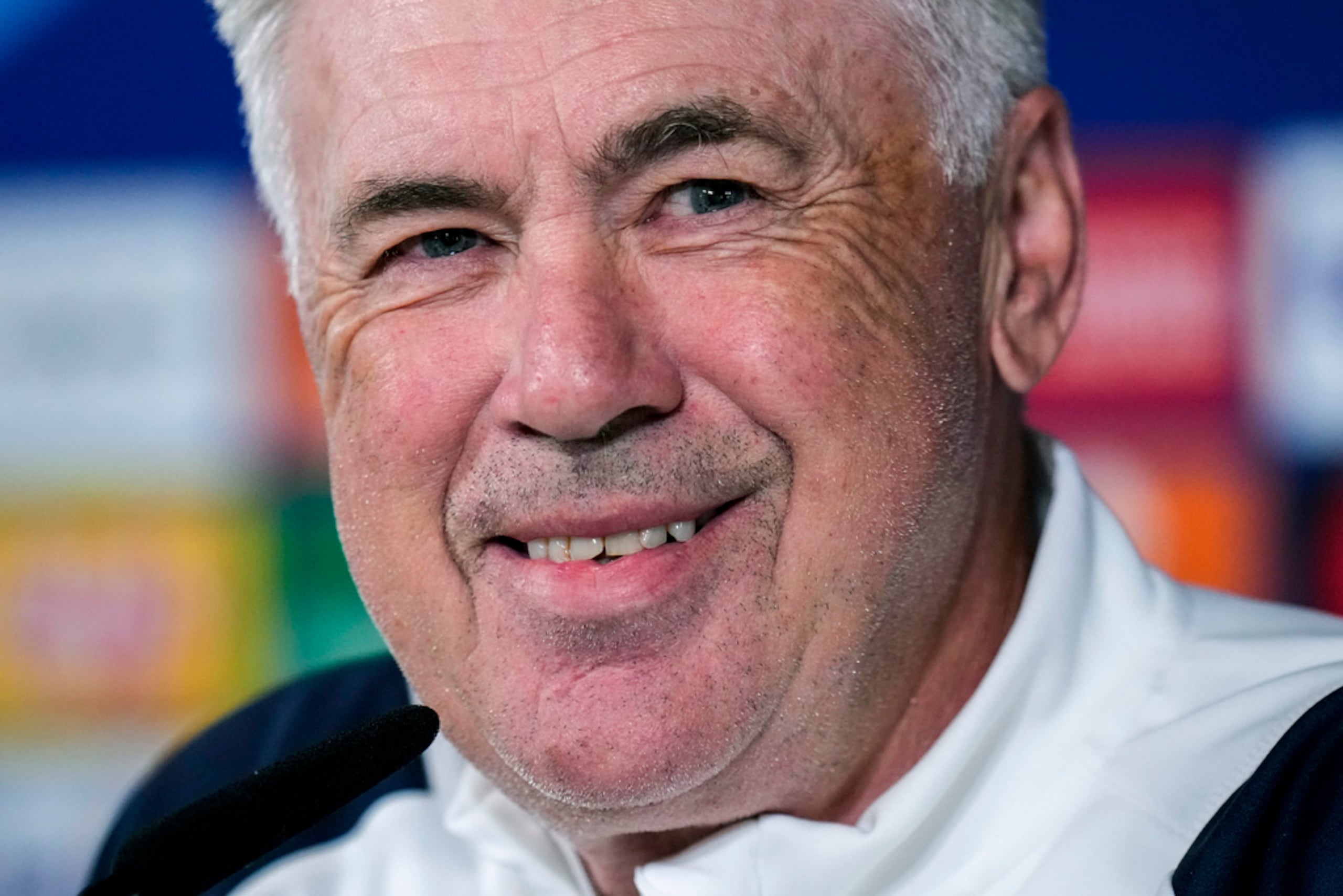 El técnico del Real Madrid Carlo Ancelotti en conferencia de prensa antes de la sesión de entrenamiento del equipo previa a la final de la Liga de Campeones.