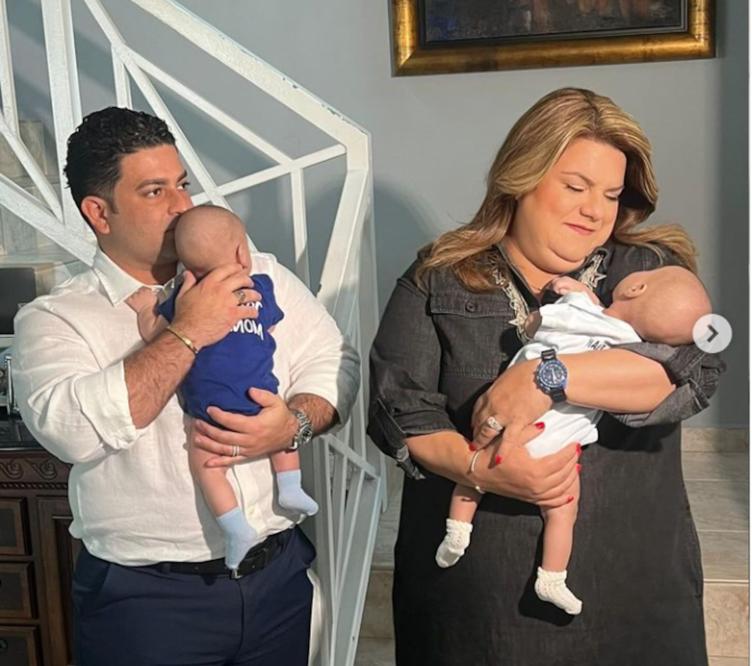 Jenniffer González y José “Yovín” Vargas junto a sus gemelos