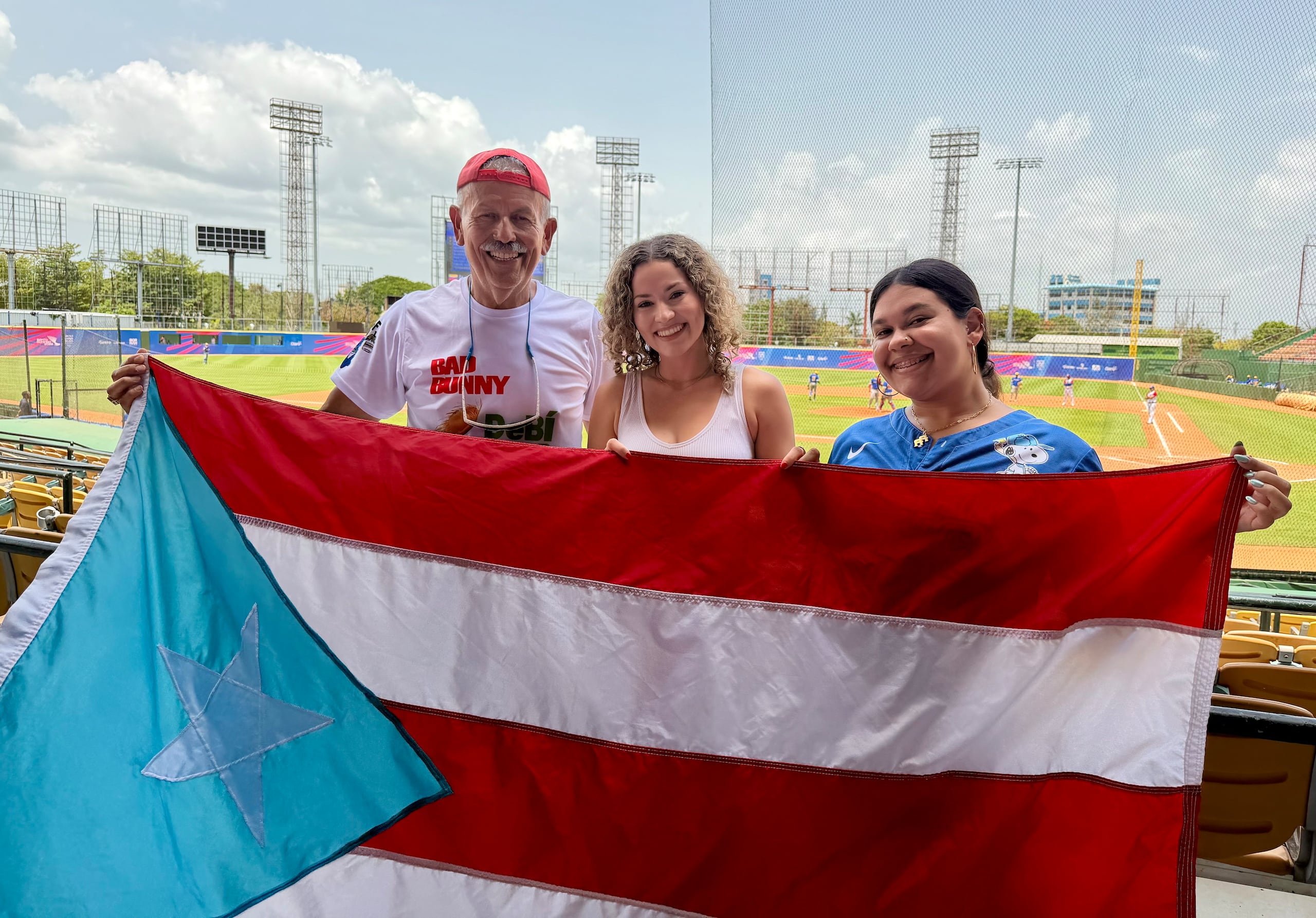José Romero, Angeliz López y Katiria Caraballo en el Estadio Quisqueya Juan Marichal.