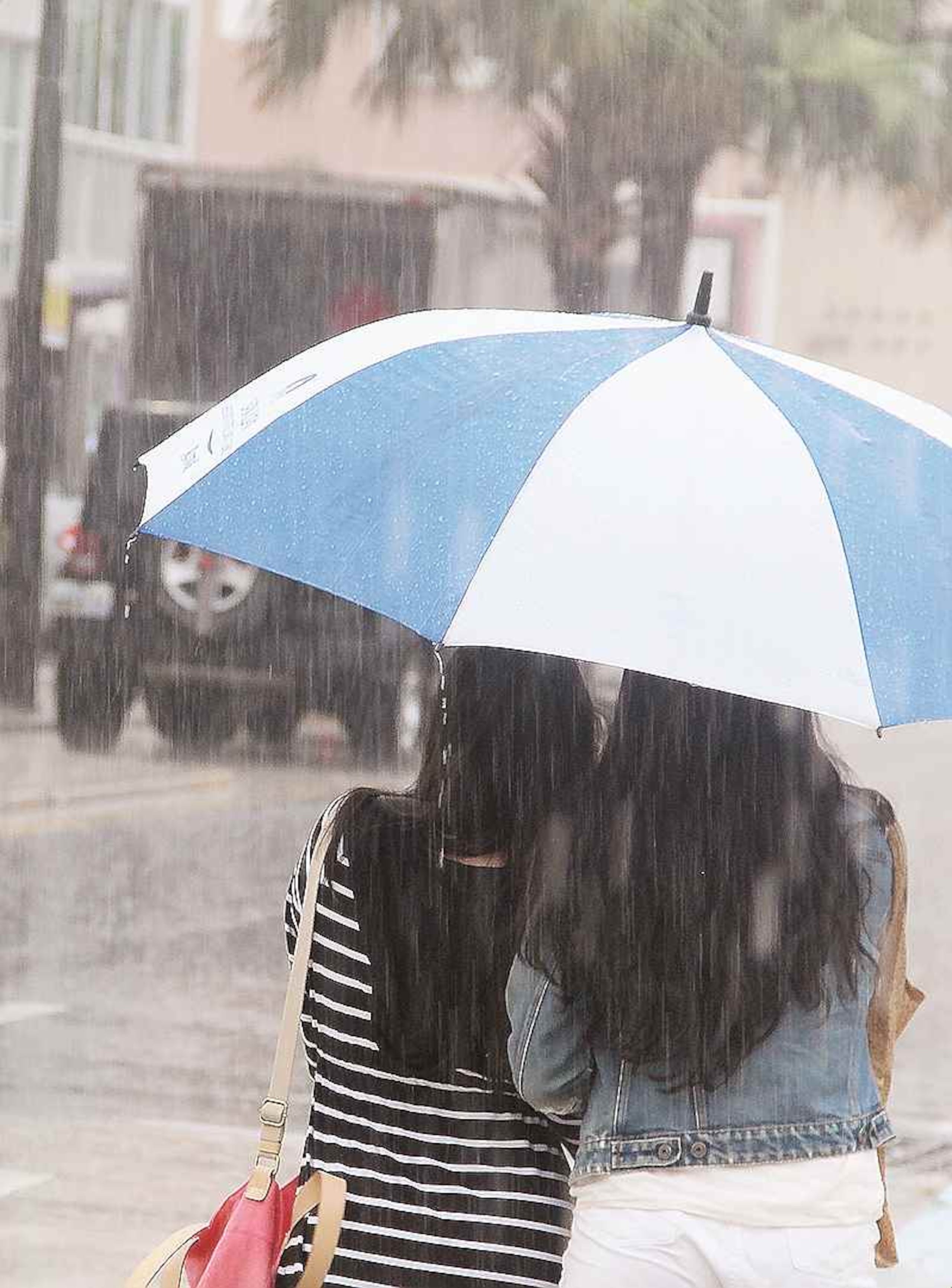 Dado a que el suelo está saturado por los aguaceros recientes, la posibilidad de deslizamientos e inundaciones urbanas y riachuelos es bastante alta. (Archivo/ GFR Media)