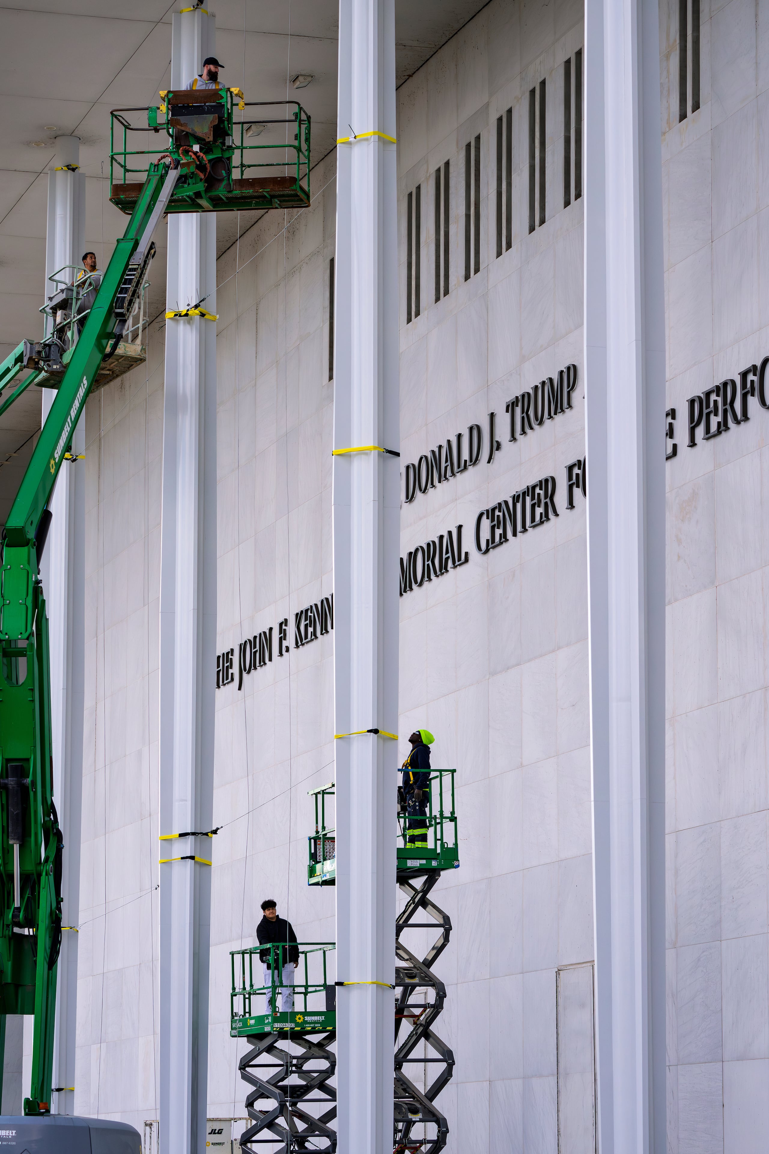 Hasta el viernes pasado, la fachada del edificio indicaba The Donald J. Trump and The John F. Kennedy Memorial Center for the Performing Arts.