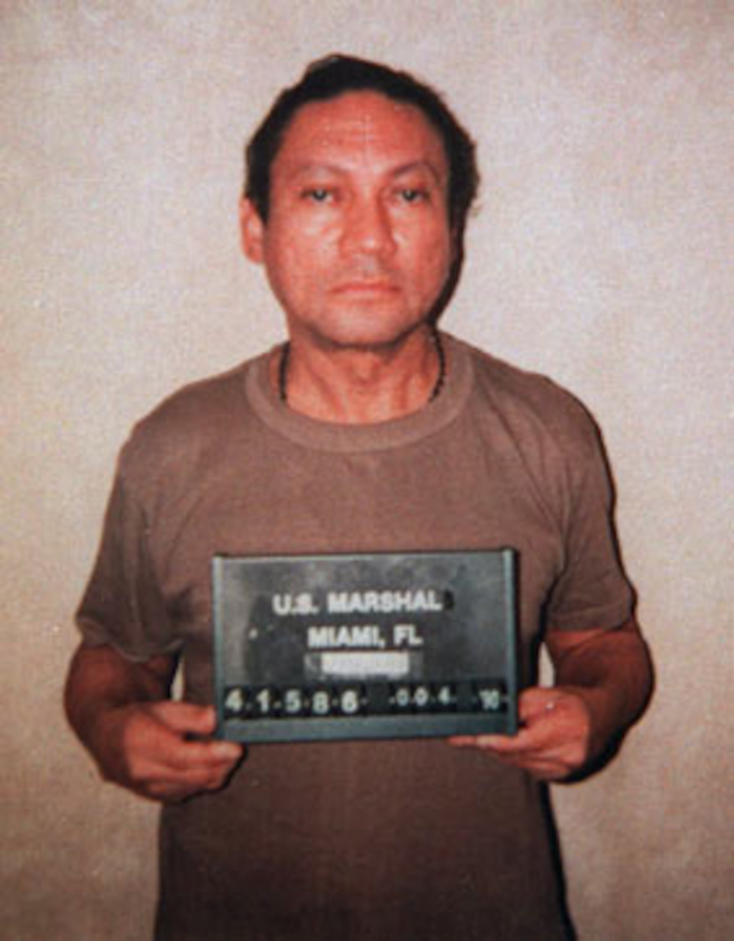 Manuel Antonio Noriega fue enviado en abril de 2010 desde Estados Unidos a Francia para que enfrentara un proceso por lavado de dinero. (AP/Archivo)