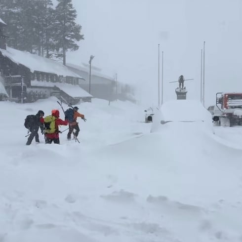 FOTOS : Caos tras fuerte nevada en California: hay 10 esquiadores desaparecidos