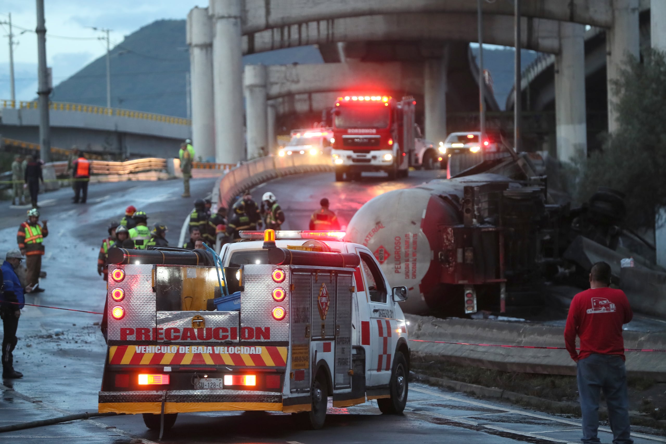 El pasado 10 de septiembre, el camión cisterna, con capacidad de 49,500 litros, se volcó y explotó, en la Calzada Ignacio Zaragoza, a la altura del Puente de la Concordia, en Iztapalapa.