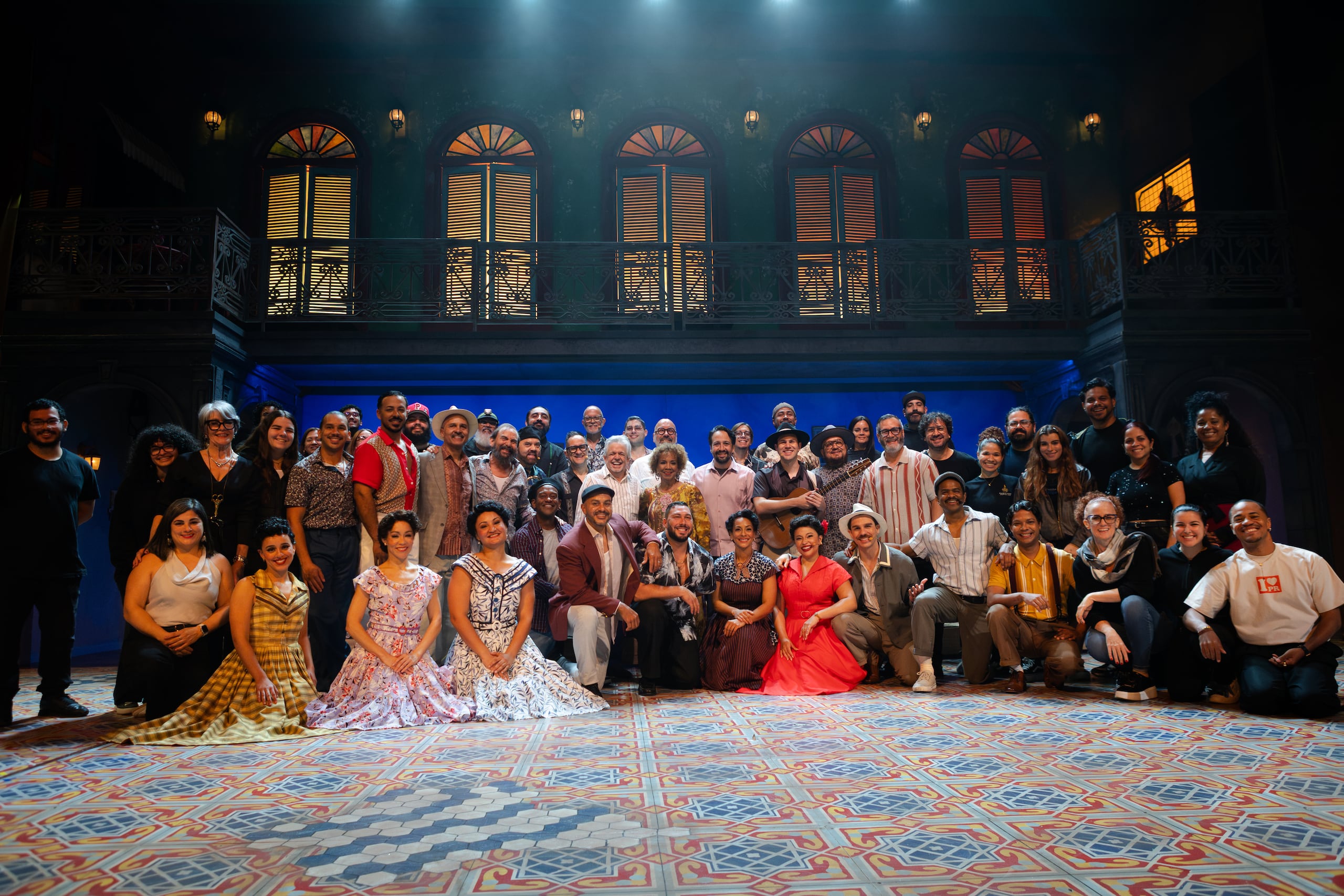 Lin-Manuel Miranda junto con el elenco del musical “Buena Vista Social Club".