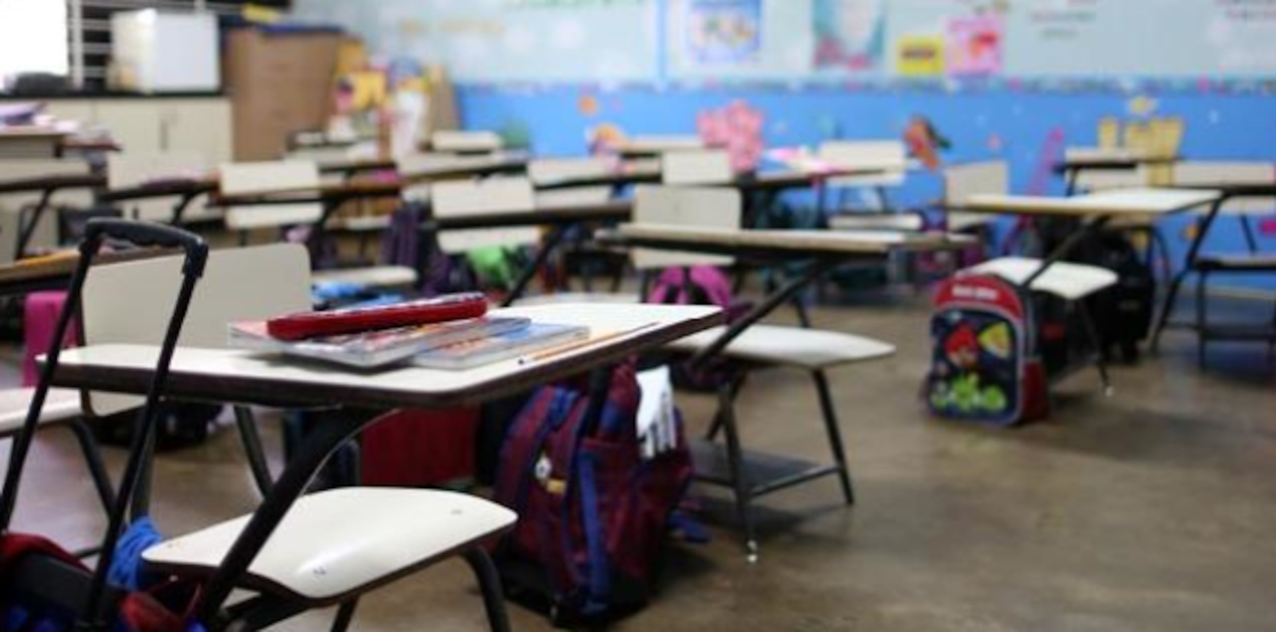 En una escuela rompieron ventanas de tres salones y en el otro plantel los candados de 8 salones. (Archivo)