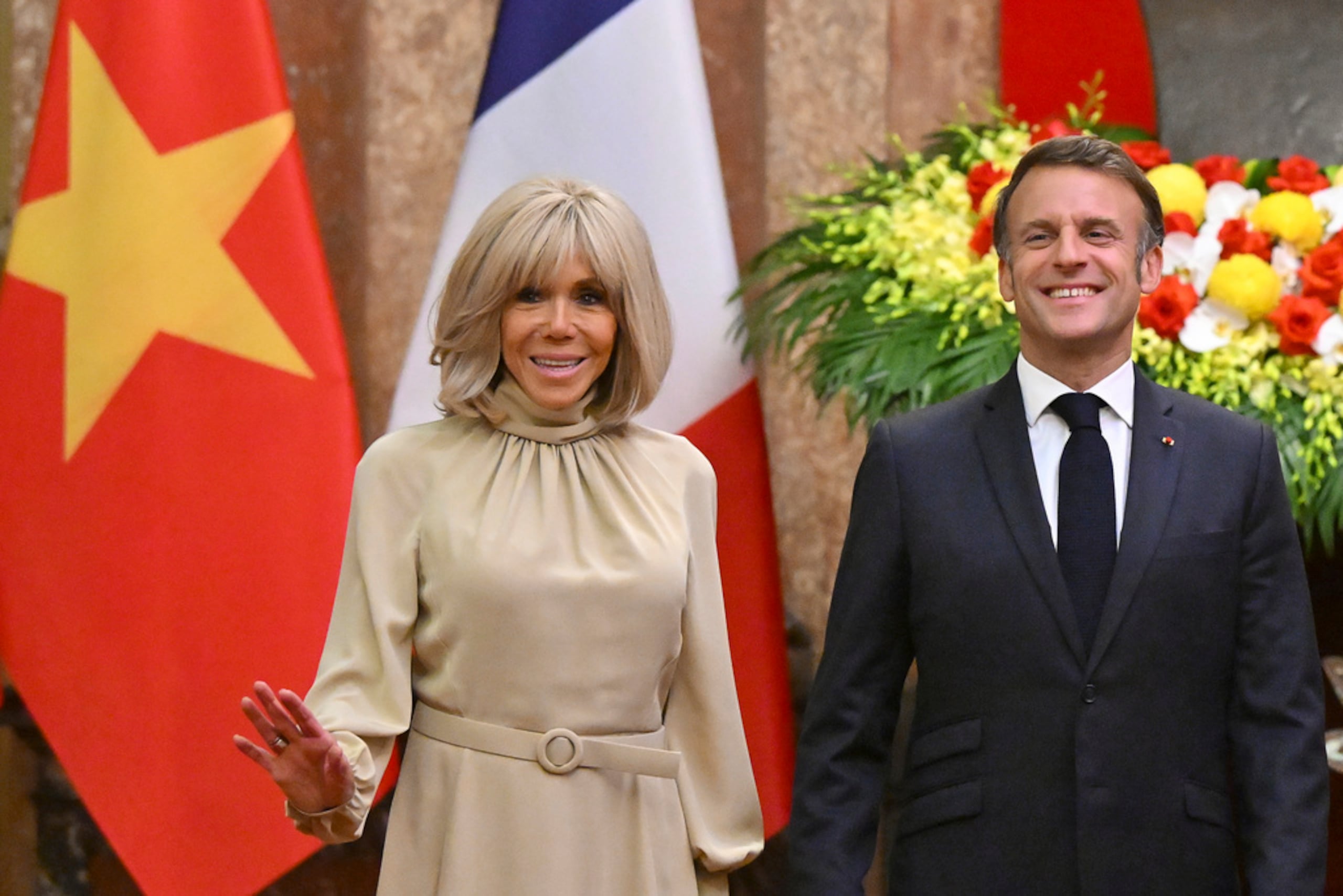 El presidente de Francia, Emmanuel Macrone, junto a su esposa Brigitte Macron