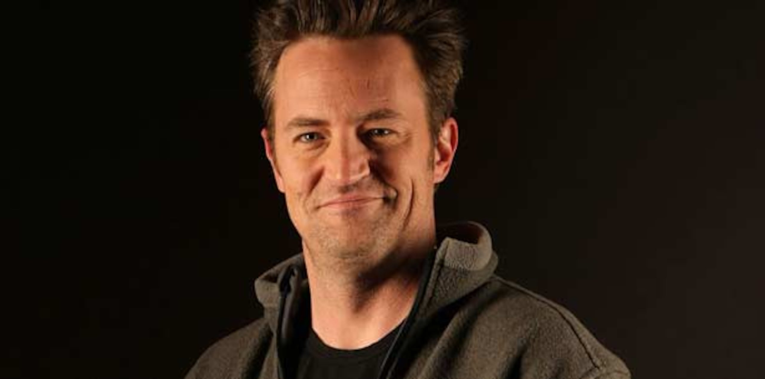 Matthew Perry confesó a People que fue adicto al alcohol y las pastillas y  que recibió tratamiento.