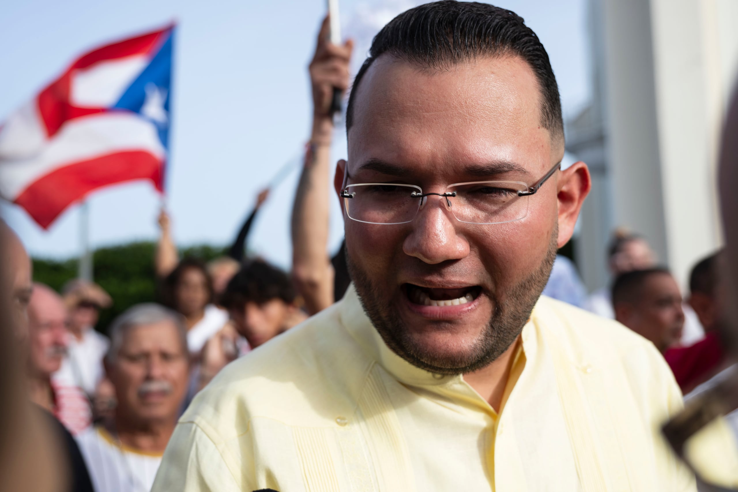 El alcalde de Peñuelas, Gregory Gonsález.
Constitución del Estado Libre Asociado, ELA, Partido Popular Democrático