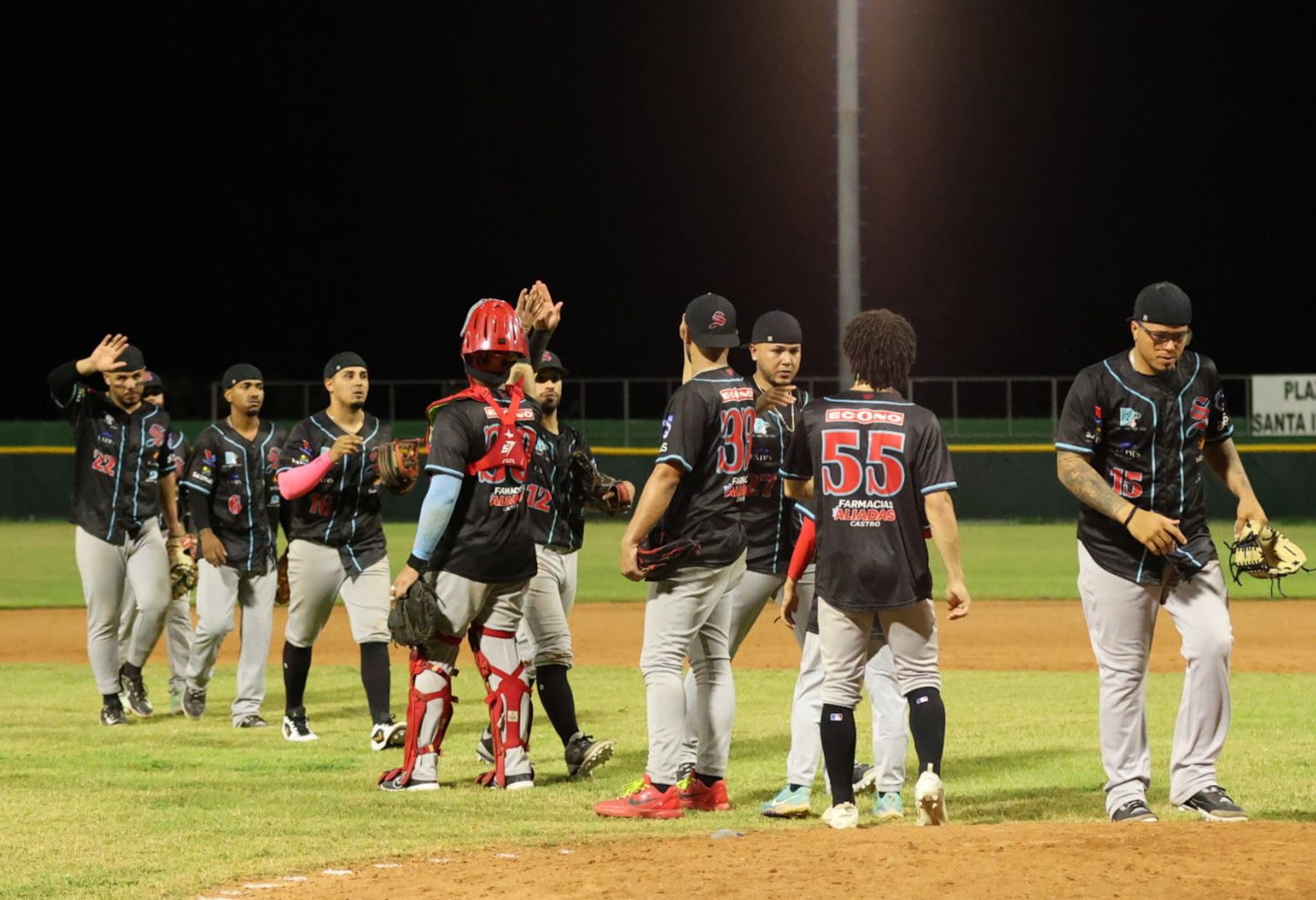 Los Peces Voladores retomaron la ruta ganadora.