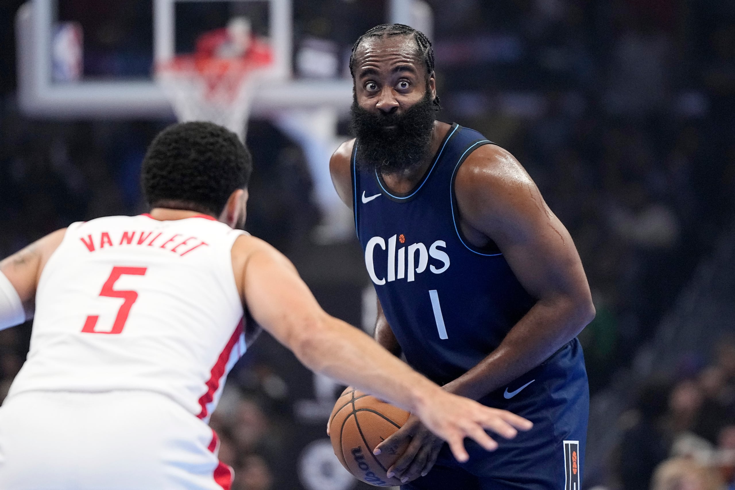 Según reportes, James Harden y los Clippers han acordado un nuevo pacto por dos temporadas.