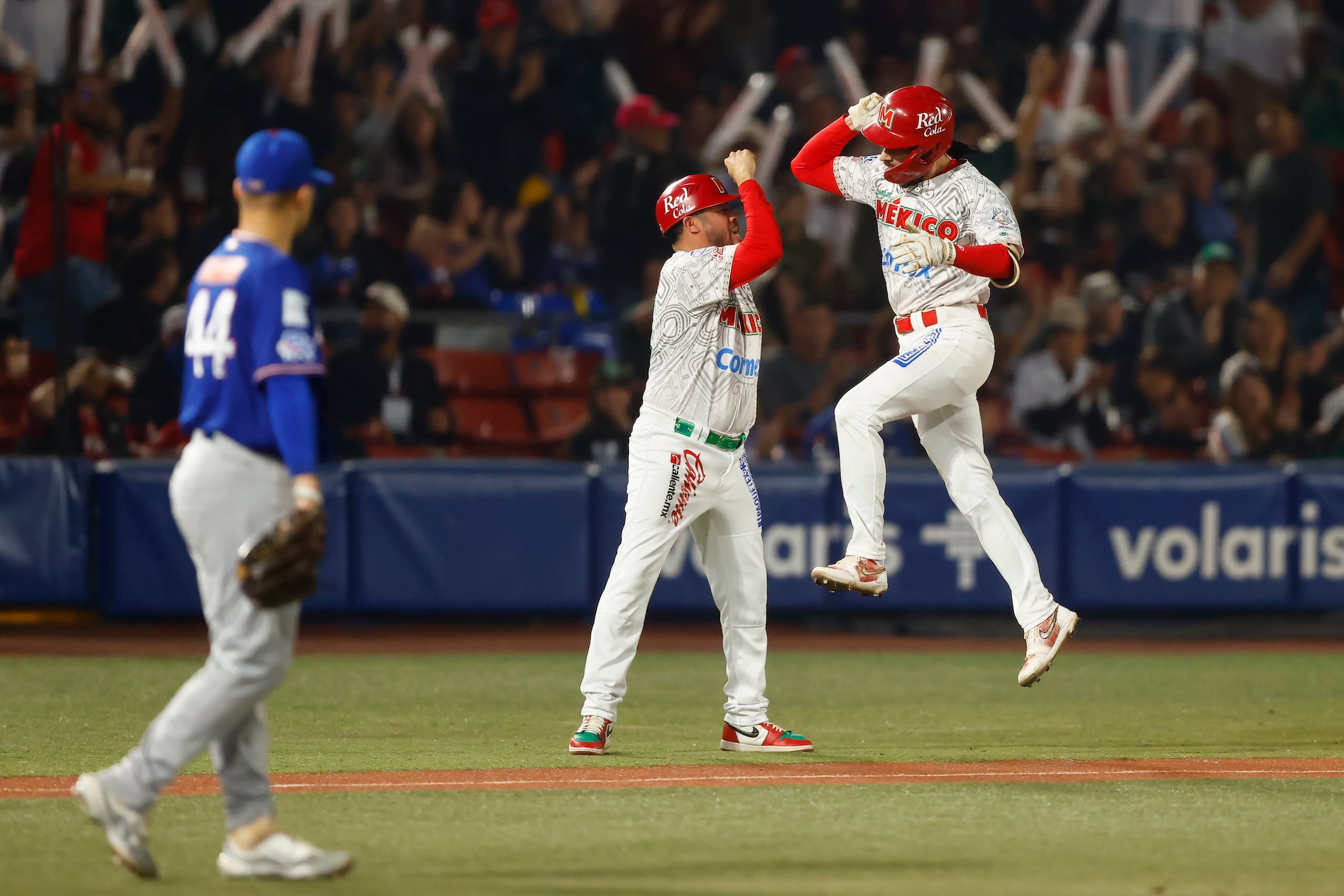 Los Charros de Jalisco se impusieron el viernes 8-6 sobre los Cangrejeros de Santurce.