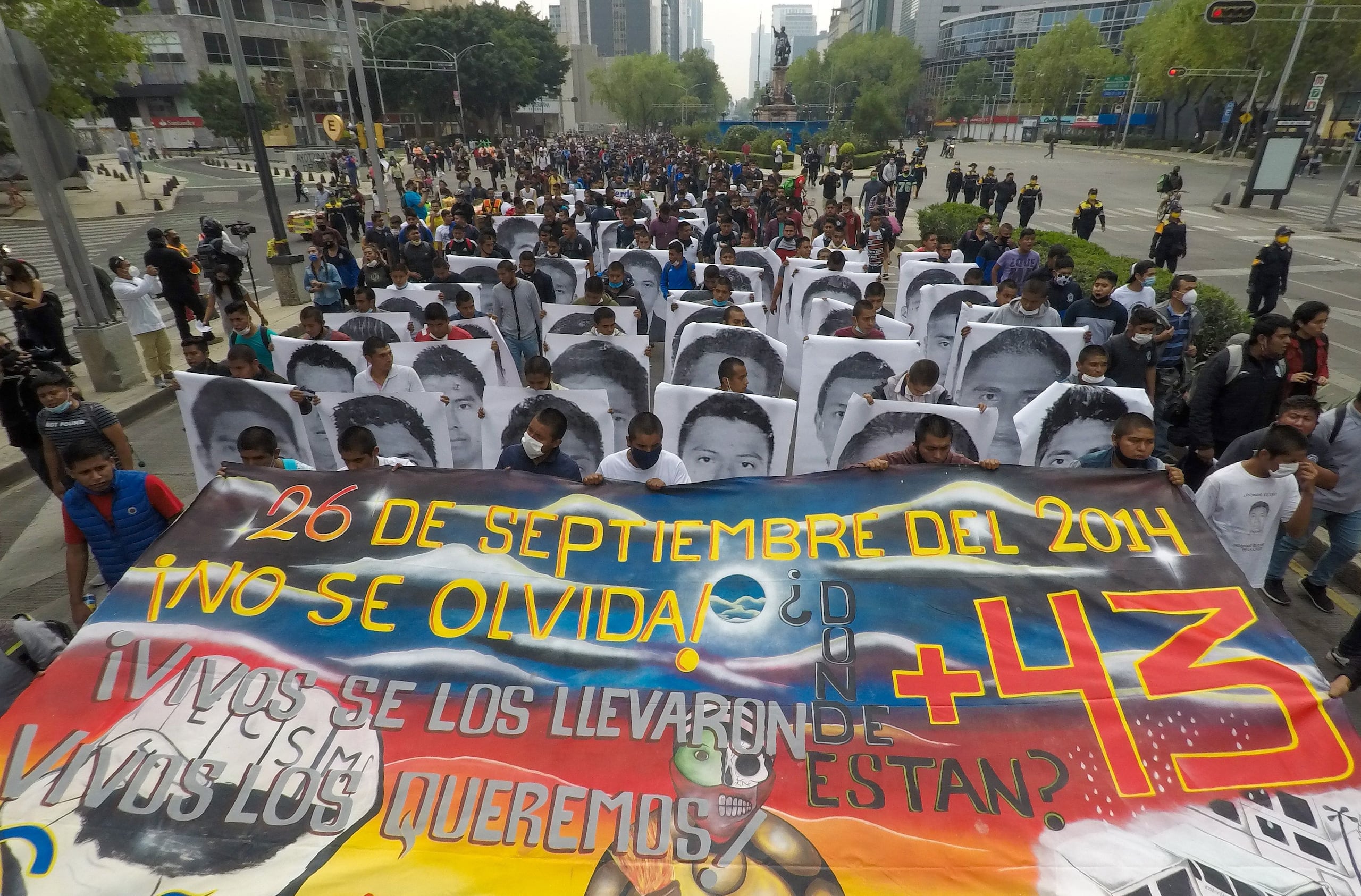 El caso de los 43 estudiantes de Ayotzinapa, considerado una de las violaciones de derechos humanos más graves ocurridas recientemente en México, continúa sin resolverse y hasta ahora solo se han identificado los restos de tres de los jóvenes.