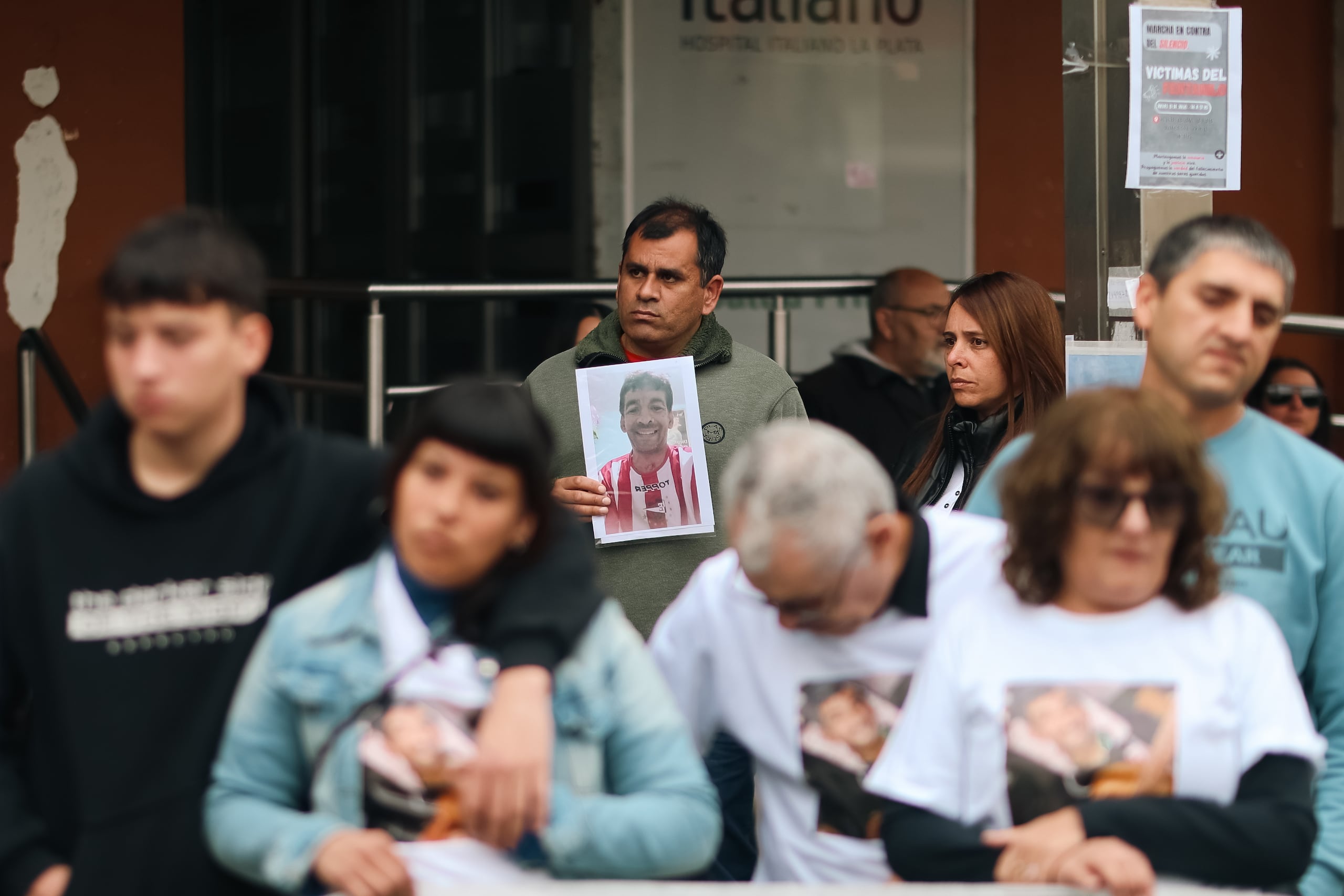 Además de las 54 muertes por fentanilo contaminado confirmadas, el gobierno argentino investiga al menos otro medio centenar de muertes.