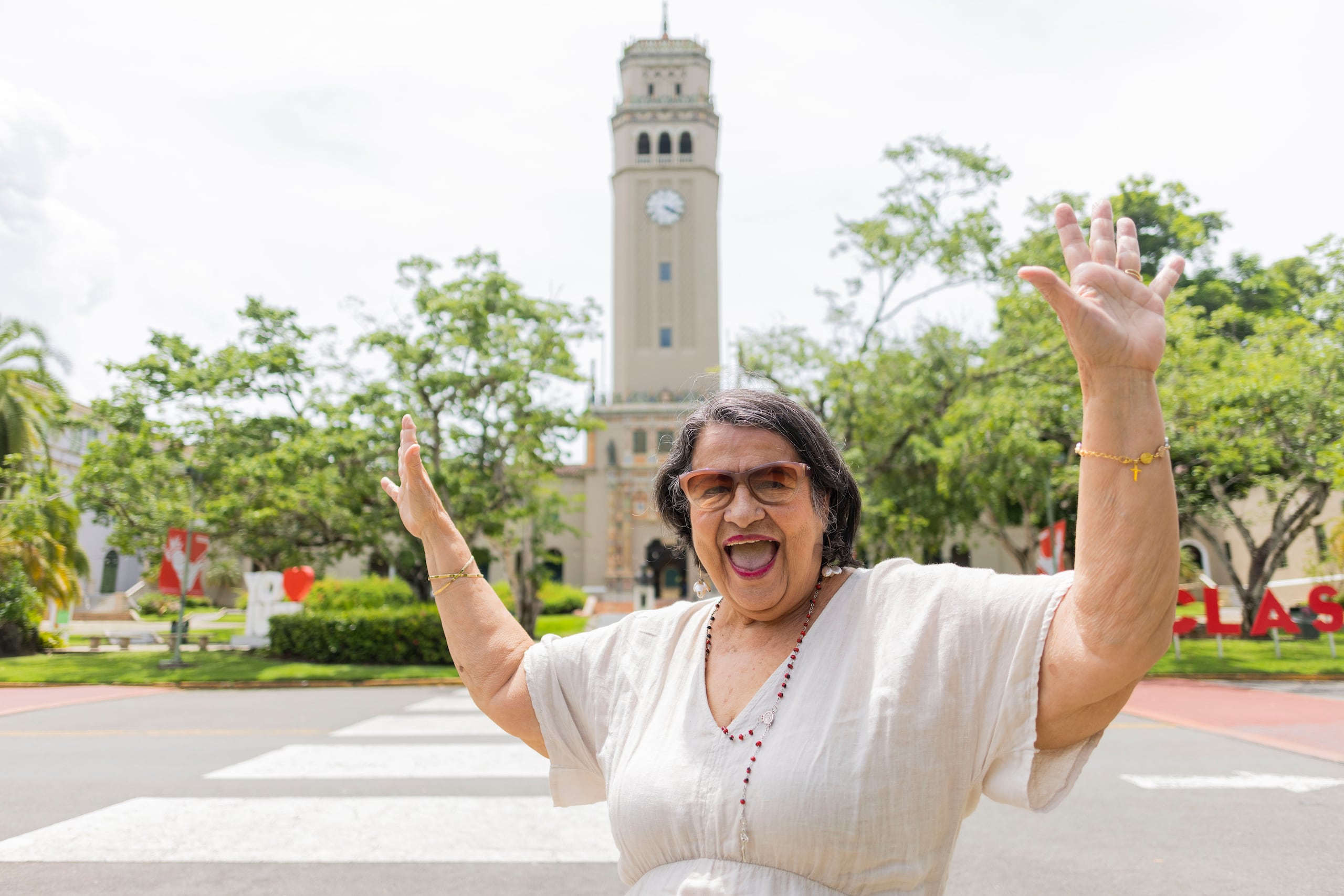 Blanca completó su bachillerato con la distinción Magna Cum Laude.