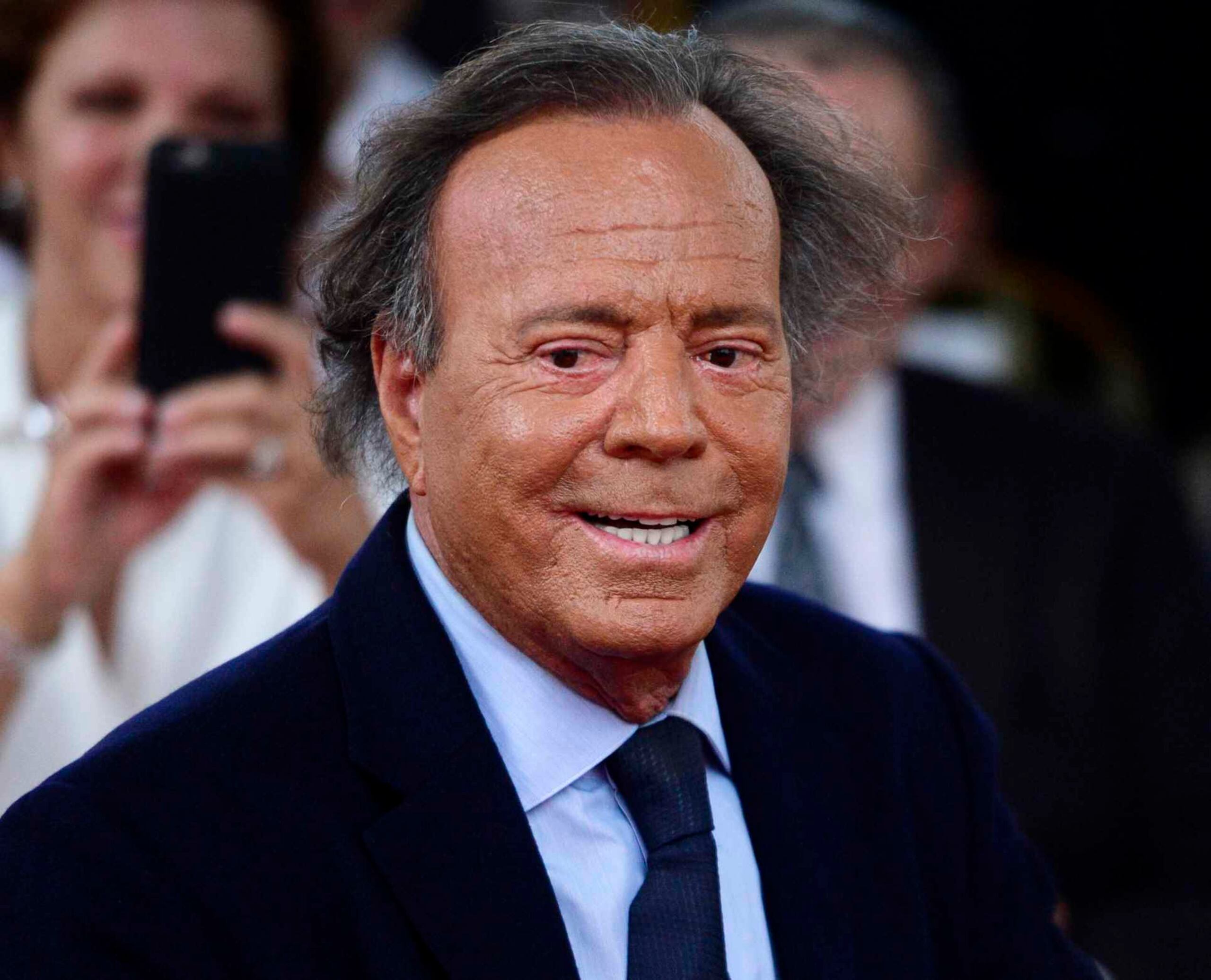 La canción es uno de los clásicos de Julio Iglesias. (AP)