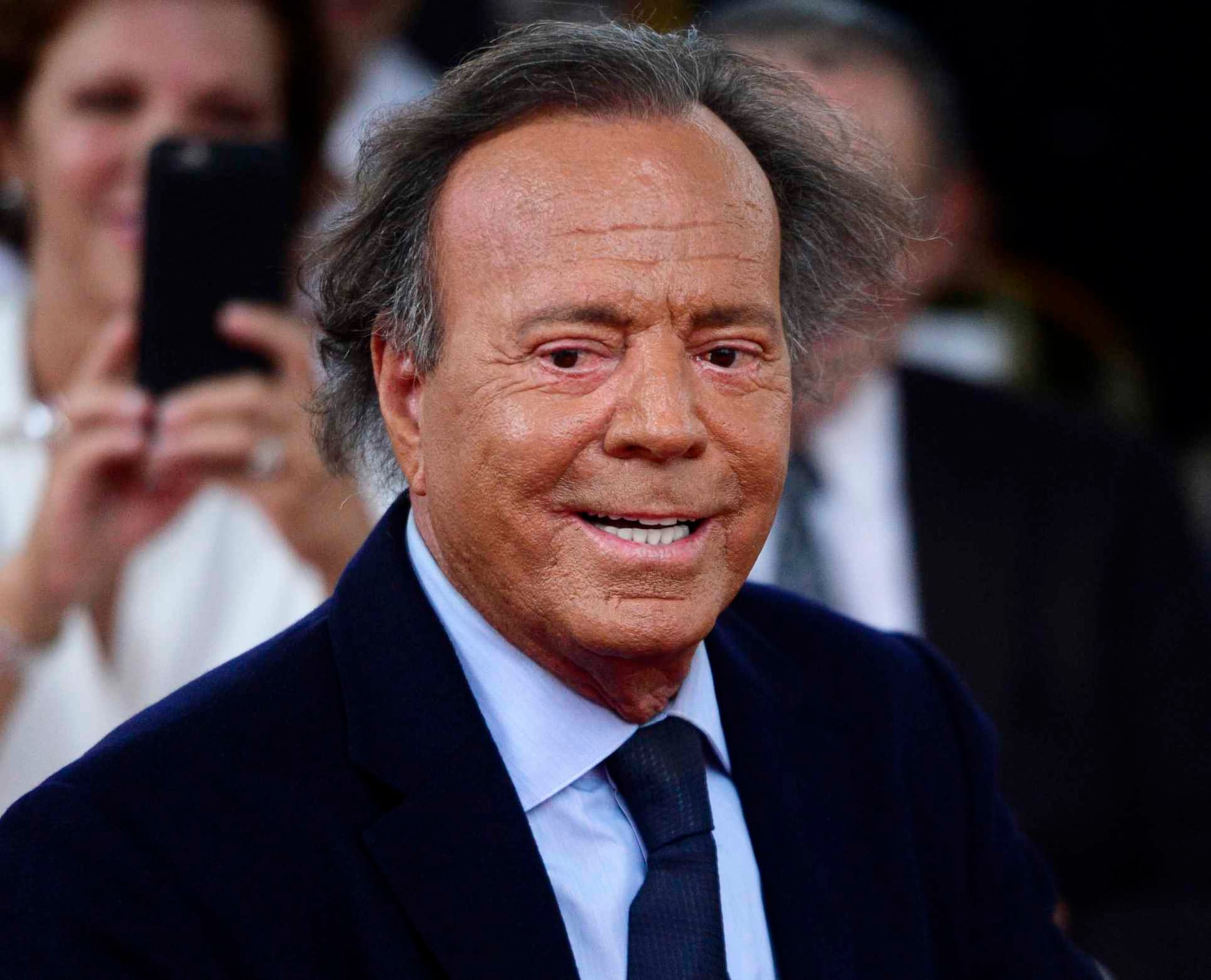 La canción es uno de los clásicos de Julio Iglesias. (AP)