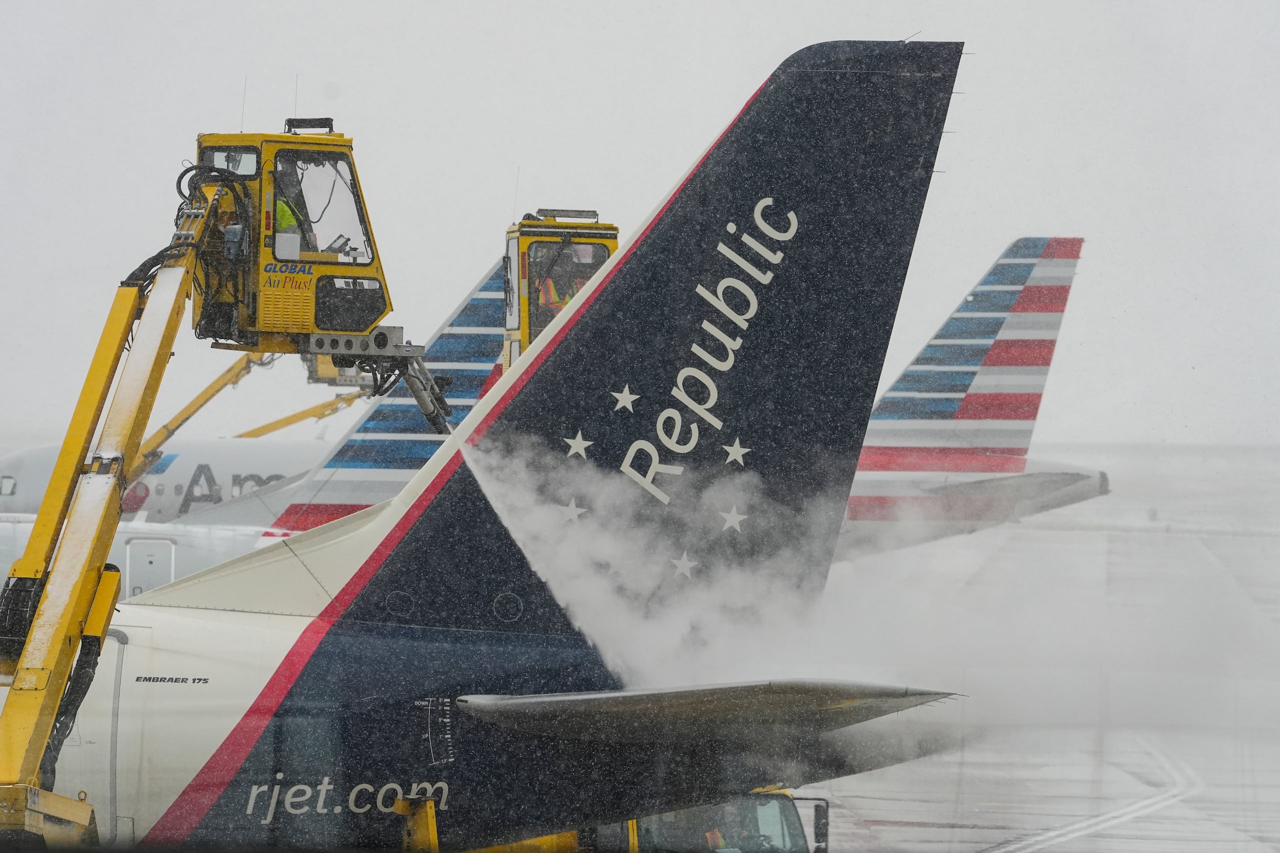 En esta época se espera un récord de más de 81 millones de viajeros. (Foto AP/Michael Conroy)