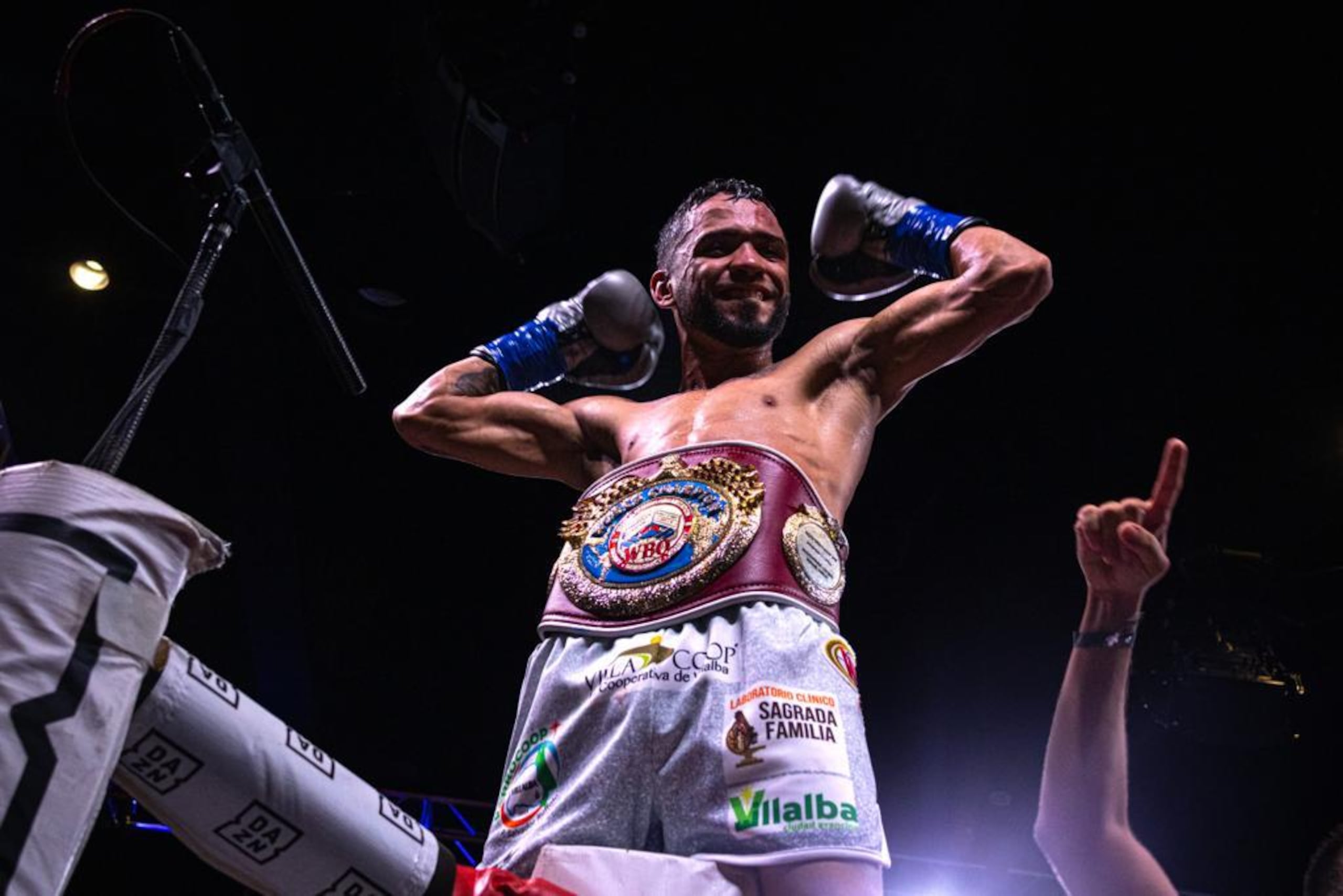 Oscar Collazo es el peleador boricua que más rápido en su carrera ha logrado en convertirse en monarca mundial.,