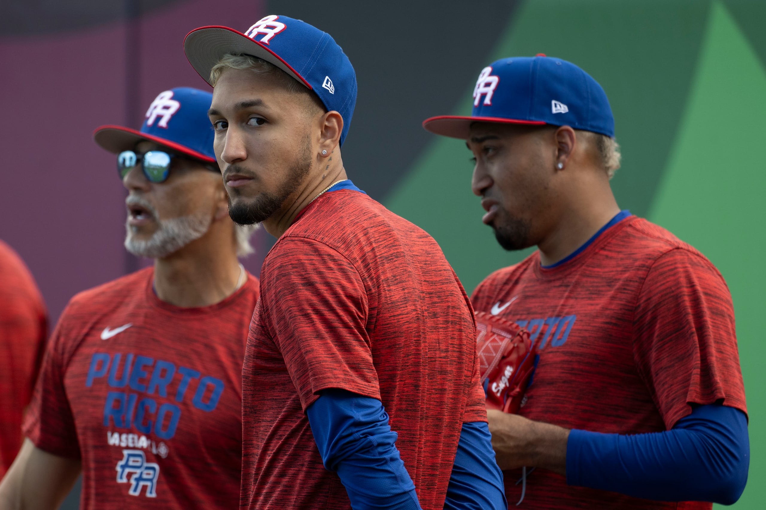 Elmer Rodríguez-Cruz y el fondo José "Cheo" Rosado y Edwin "Sugar" Díaz.