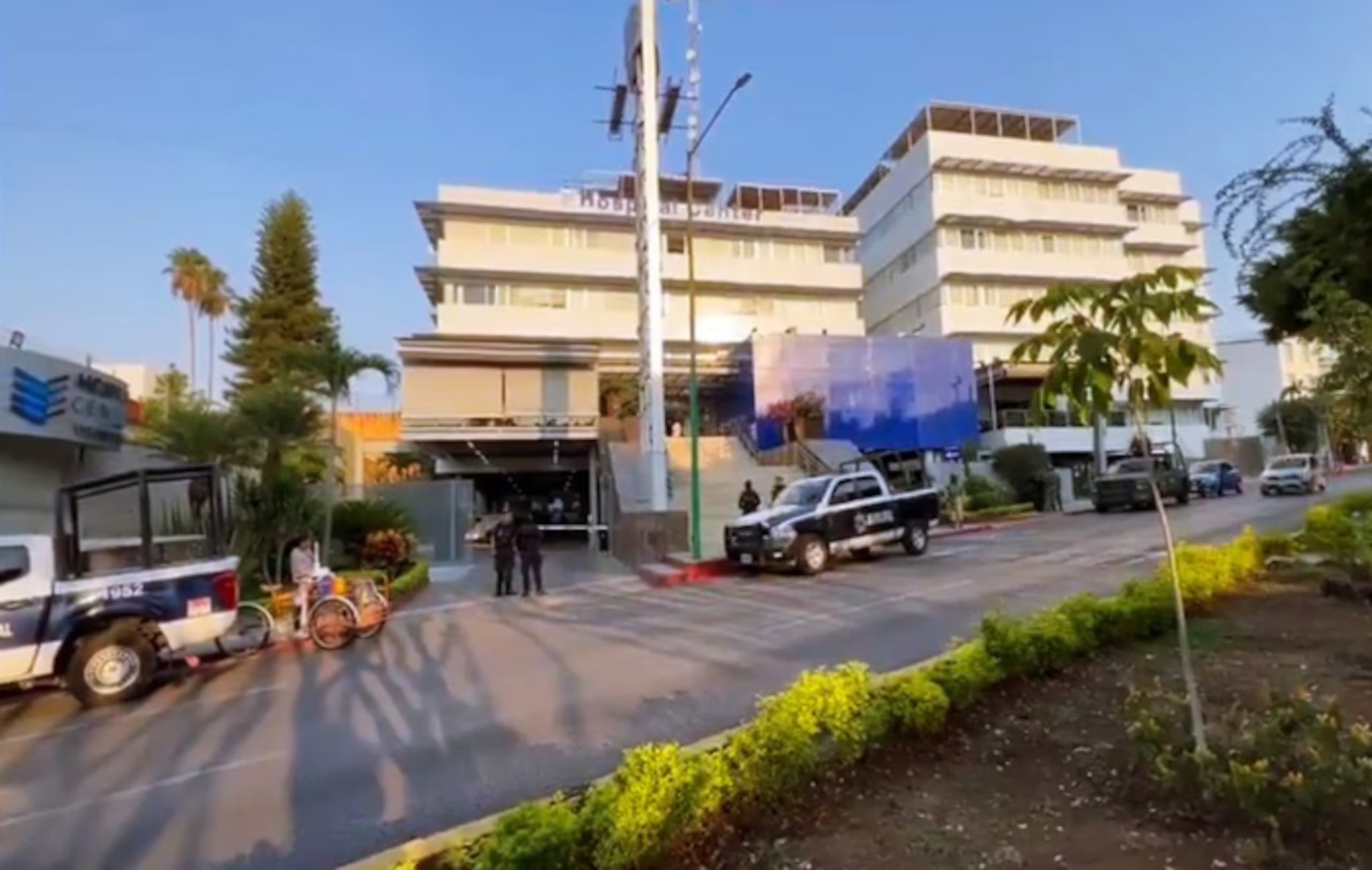 Es sabido que las bandas de México intentan rematar a sus rivales heridos mediante ataques en hospitales o ambulancias