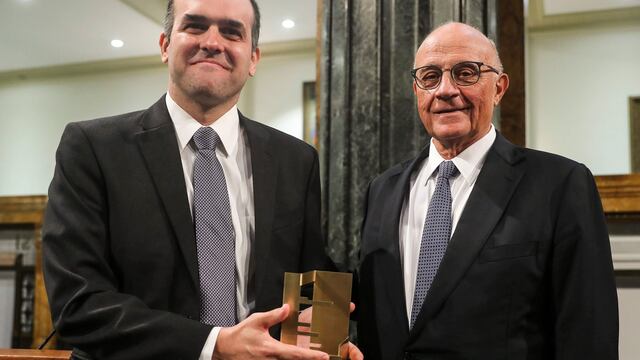 Eduardo Dávila recibe el Premio a la Investigación Económica de Fundación Banco Sabadell