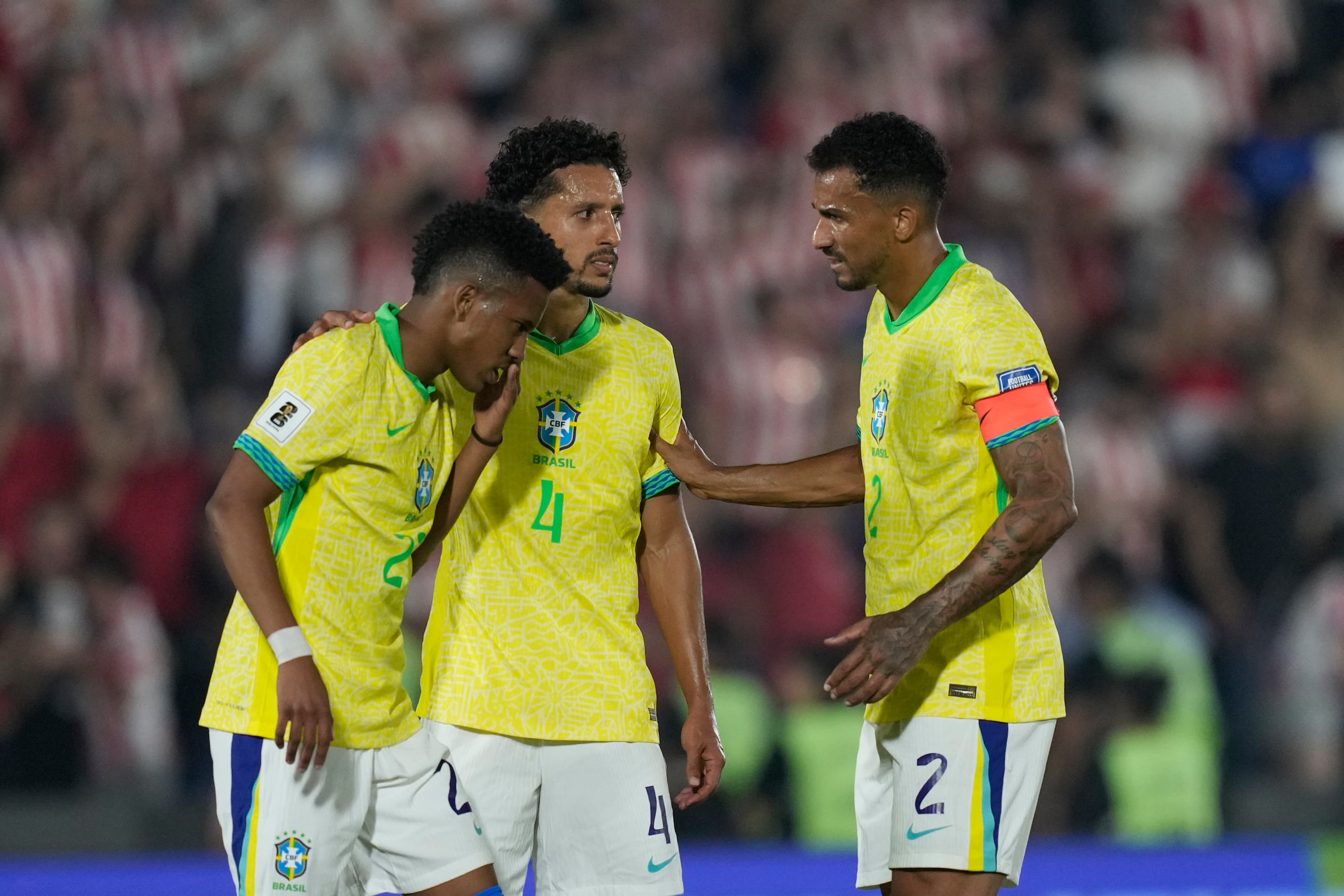 Los jugadores de Brasil tras la derrota 1-0 ante Paraguay en las eliminatorias del Mundial.