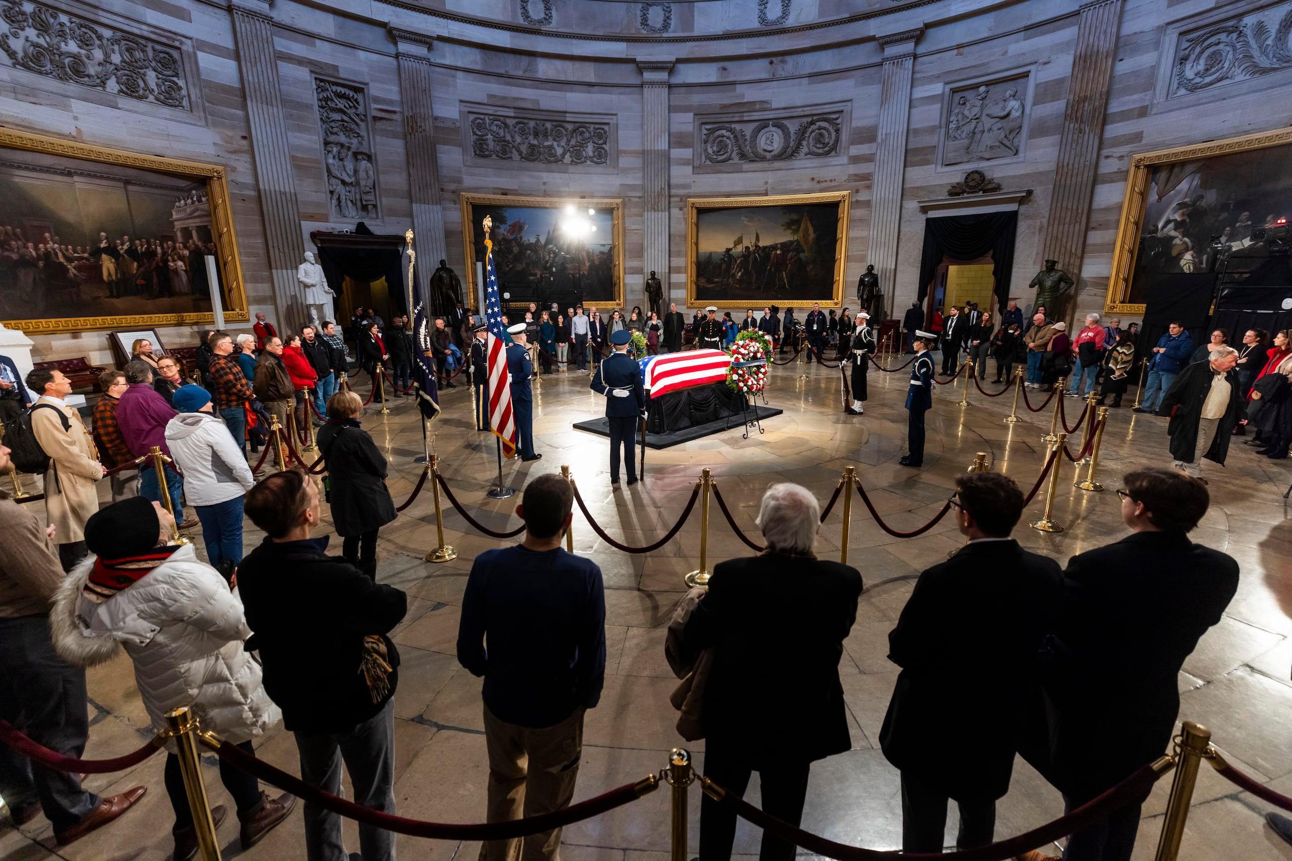 Los restos de Jimmy Carter, fallecido el pasado 29 de diciembre a los 100 años, yacen desde ayer en la Rotonda del Capitolio.