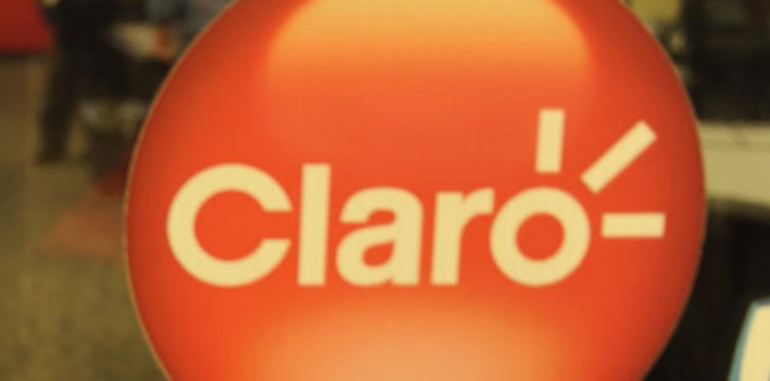 La manifestación se llevó a cabo frente a la tienda de la compañía de celulares Claro, en el centro comercial Plaza del Sol, en Bayamón. (Archivo)