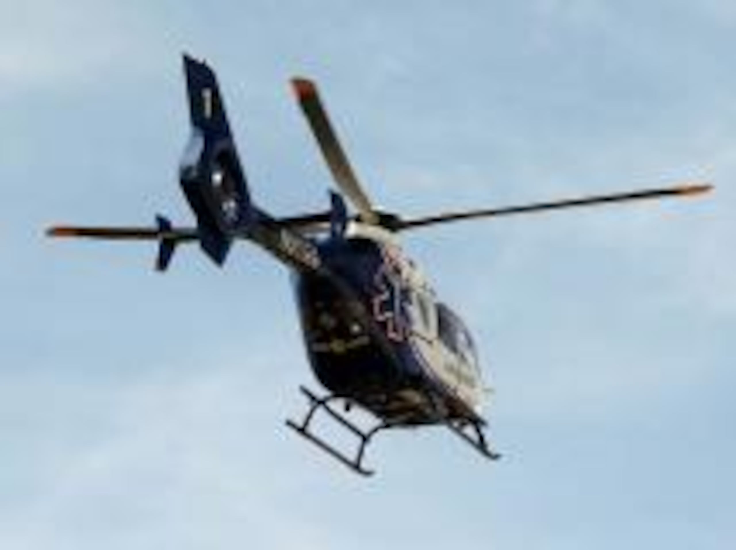 El herido fue transportado en ambulancia aérea al Centro Médico, debido a su estado de ciudado.