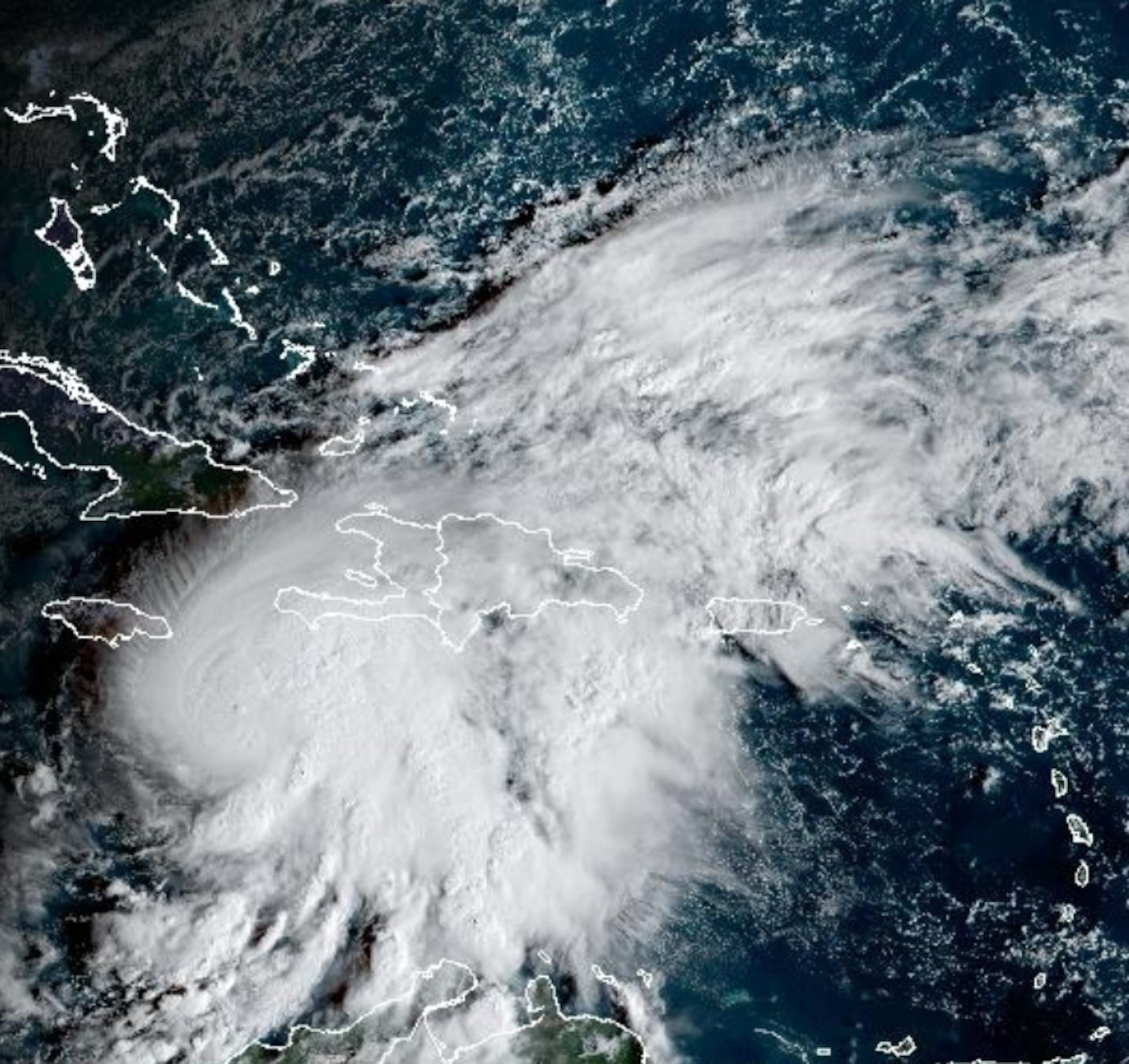 Imagen del satélite de la NOAA de la tormenta Melissa, la cual deja humedad sobre la Isla.