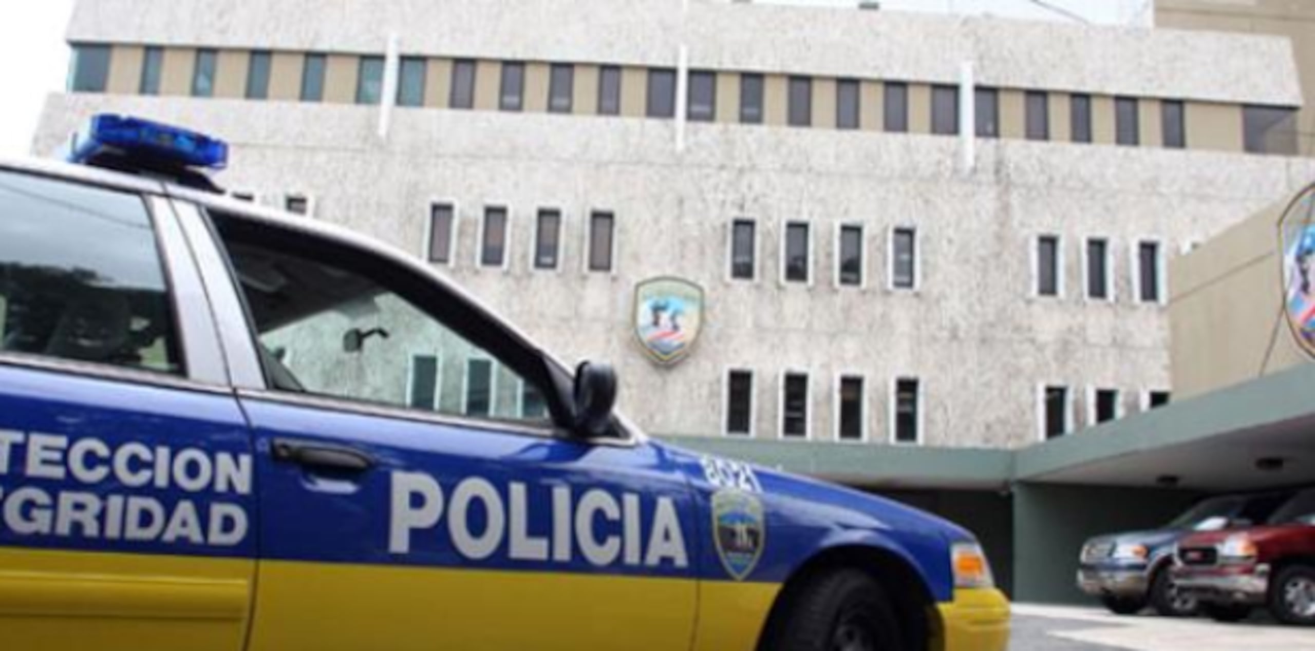 Se espera que el trámite que se realiza en el Cuartel General de la Policía en Hato Rey se reanude el viernes. Unos 2,000 certificados se expiden a diario. (Archivo)