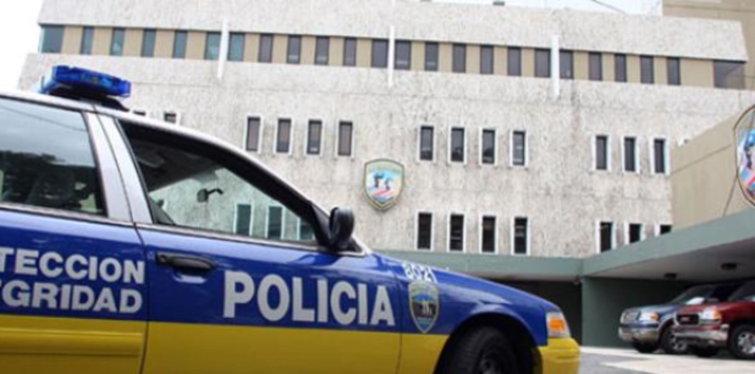 Se espera que el trámite que se realiza en el Cuartel General de la Policía en Hato Rey se reanude el viernes. Unos 2,000 certificados se expiden a diario. (Archivo)