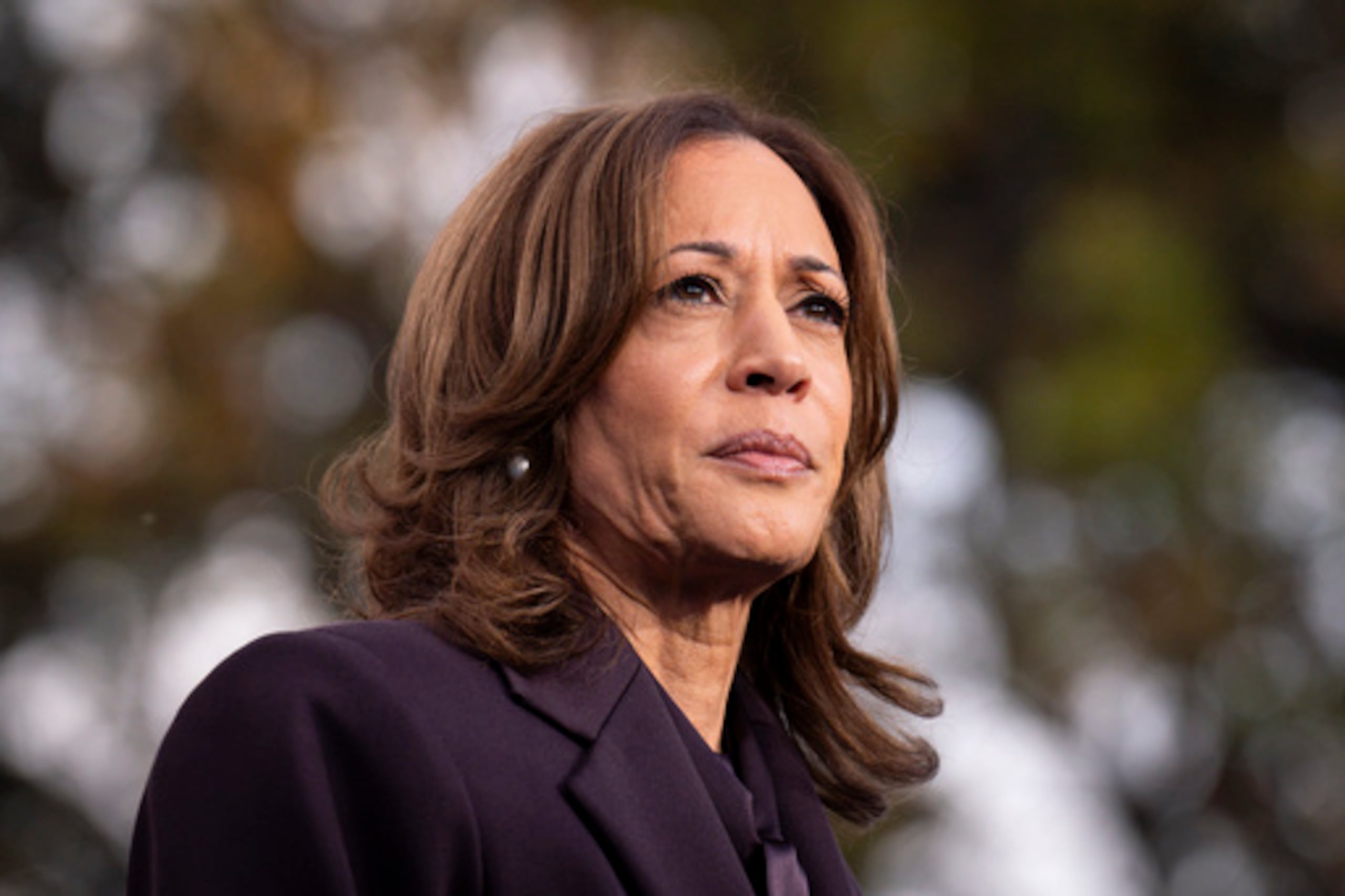 La determinación de Harris, que estuvo considerando la carrera a la gobernación de California, deja abierta la posibilidad a intentar aspirar a la presidencia por tercera ocasión.