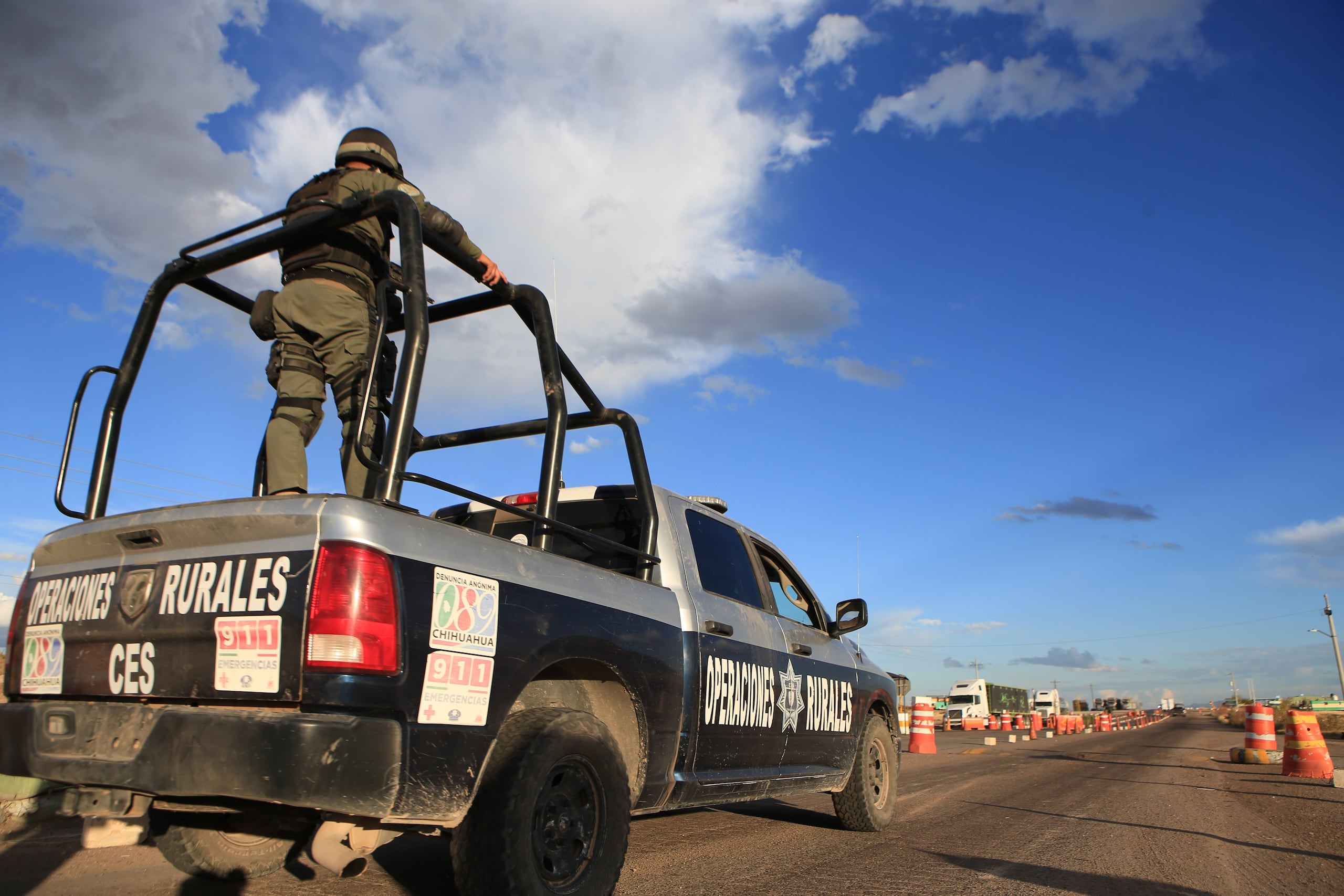 Fotografía de archivo de agentes de las Fuerzas Rurales de Operaciones Tácticas que continúan con la búsqueda de criminales en el estado de Sonora (México). EFE/LUIS TORRES