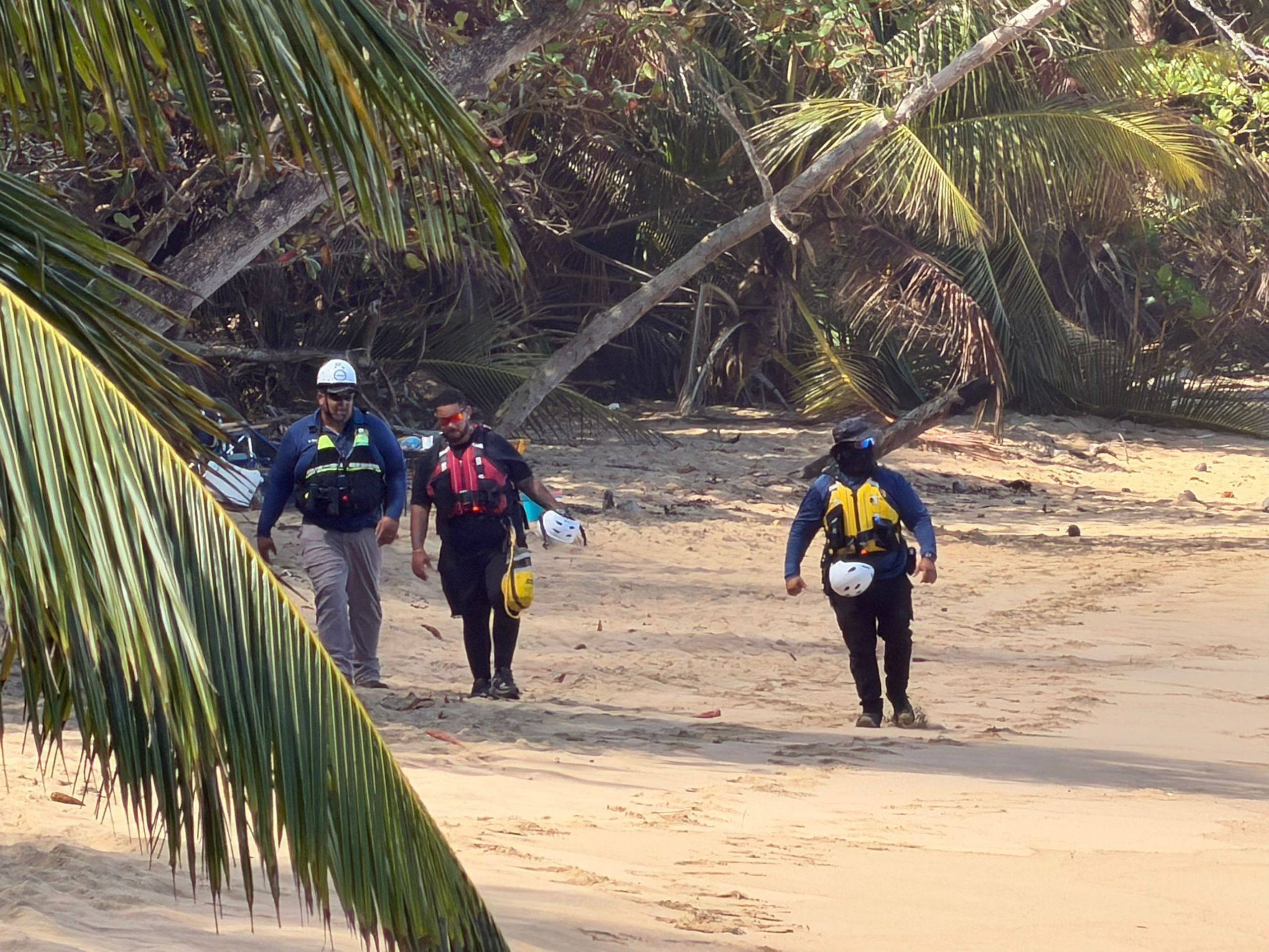 Personal de la zona de Vega Baja junto a OMME Manatí, FURA y Departamento de Recursos Naturales y Ambientales continúan los trabajos.