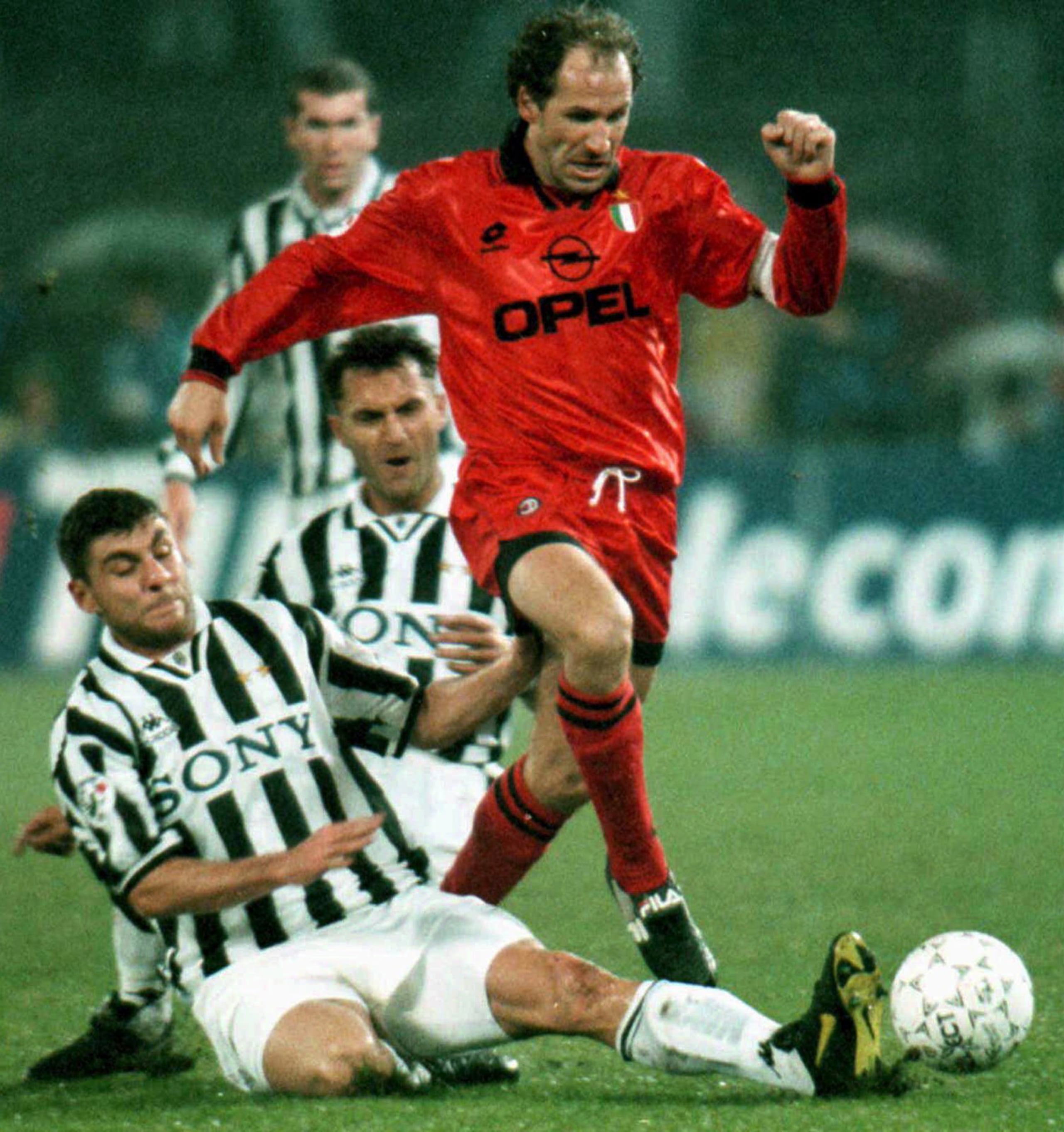 Baresi, considerado ampliamente como uno de los mejores defensores de todos los tiempos, fue un auténtico jugador de un solo club.