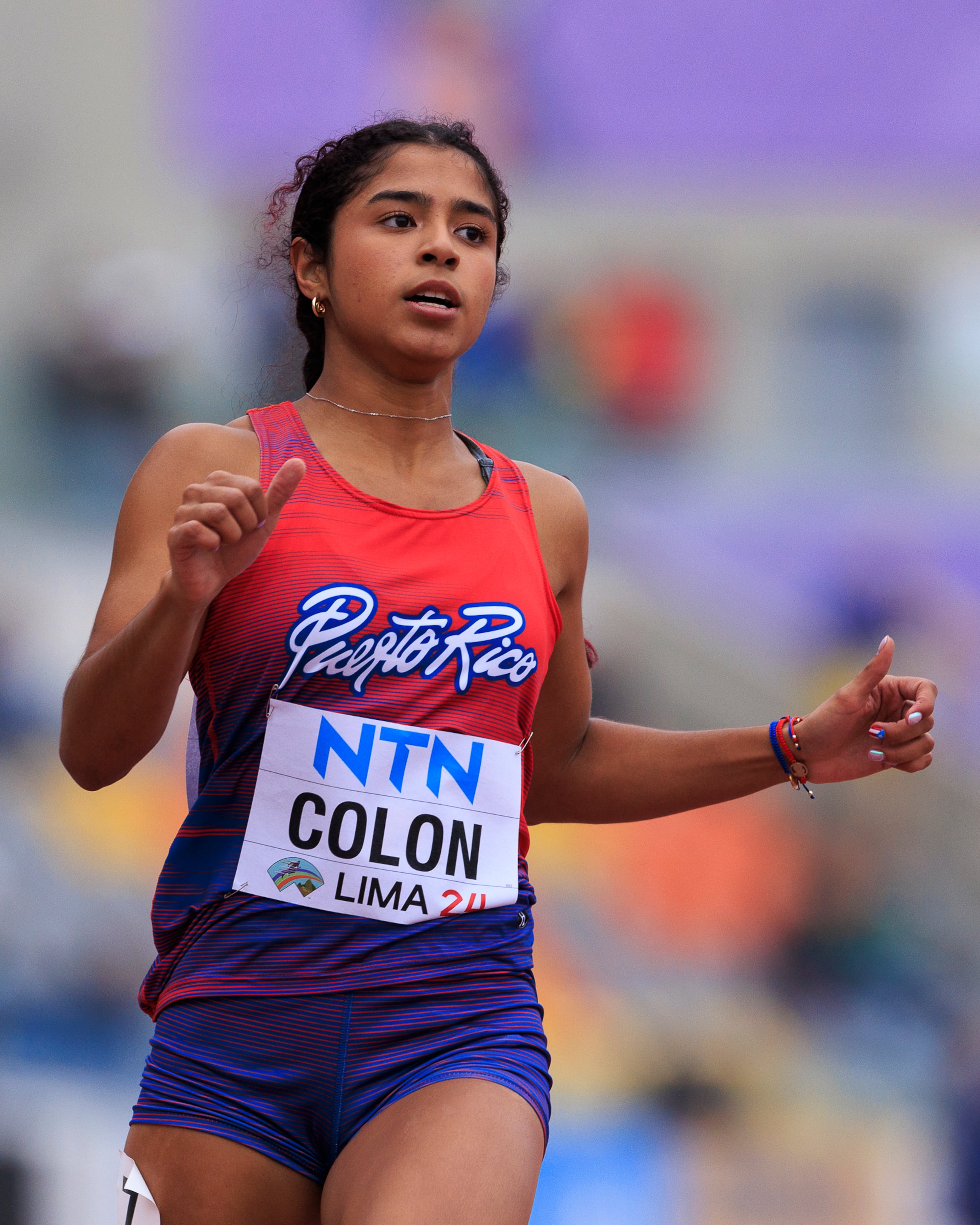 Frances Colón terminó cuarta en su heat en la semifinal de los 100 metros.