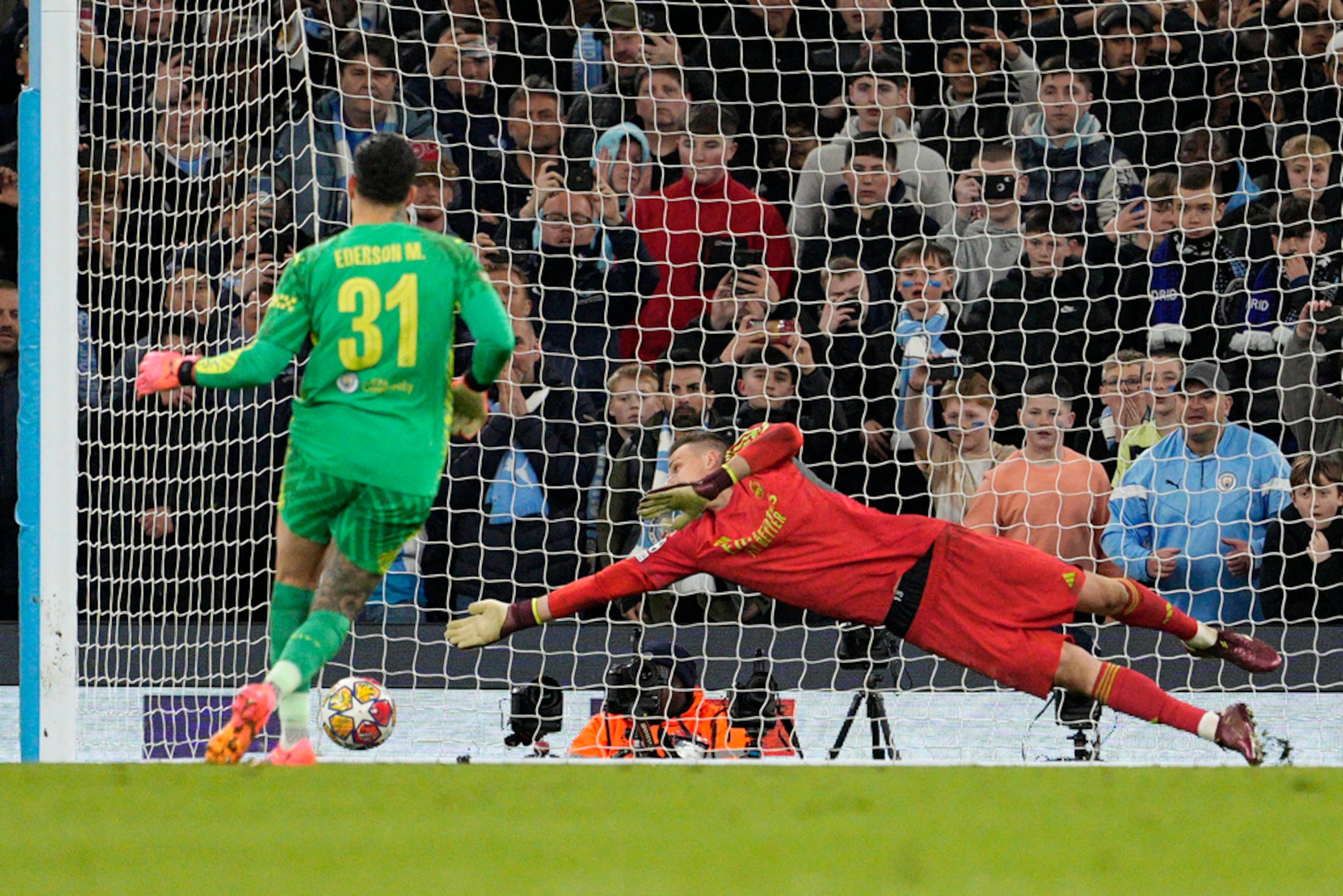 El portero Andriy Lunin ganó la titularidad sobre Kepa Arrizabalaga, el exjugador del Chelsea que es suplente del Madrid.