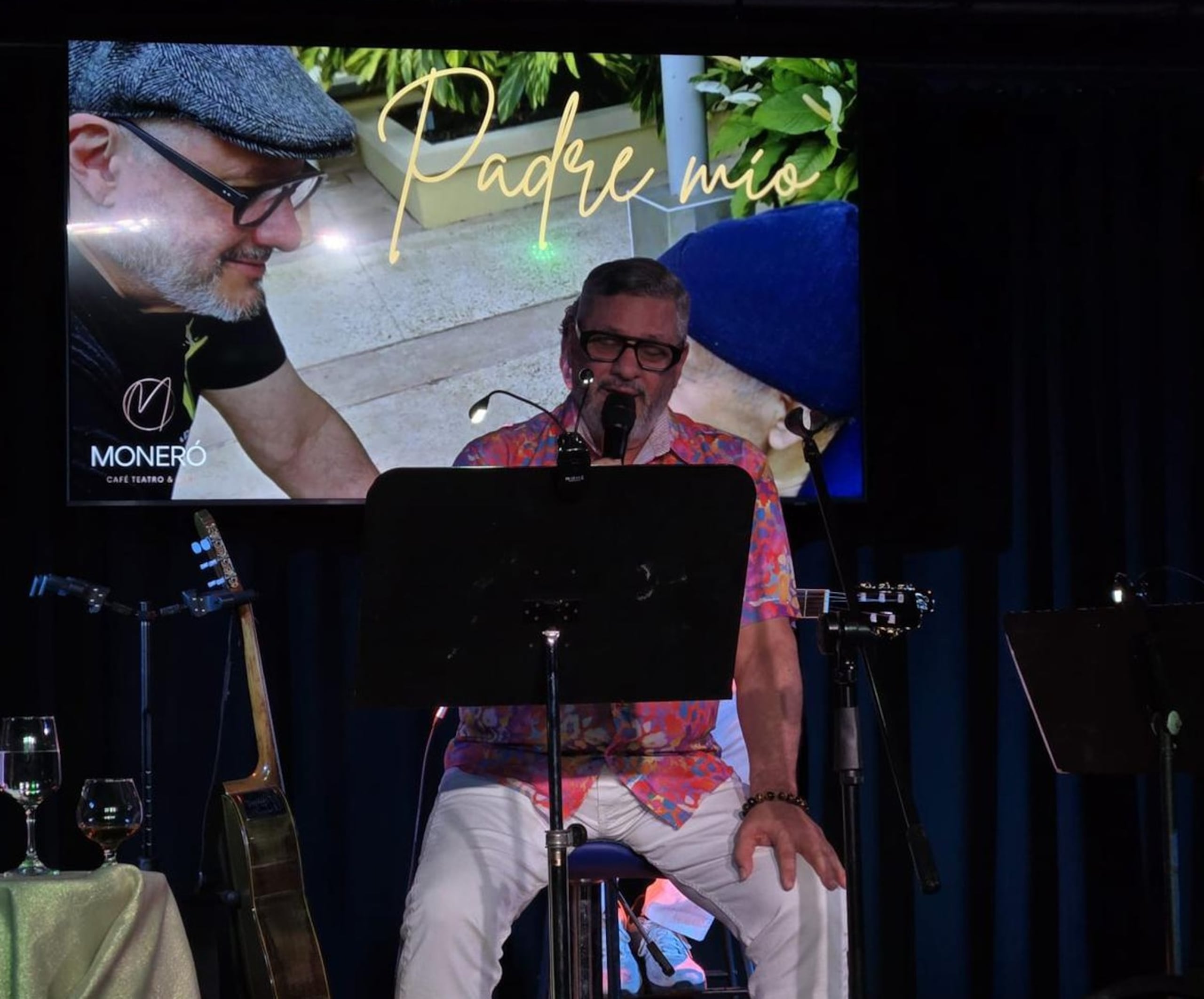 El artista presentó su interpretación de "Padre mío", entre otros temas.