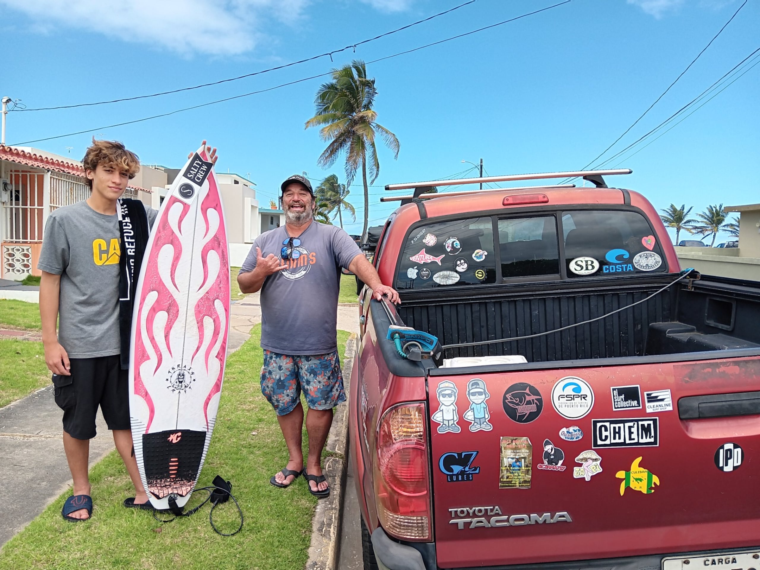 Alan y Randall Selsby ahora van en 4x4 que preservan elementos de las típicas vanes Wolkswagen que le daban vida a surfing.