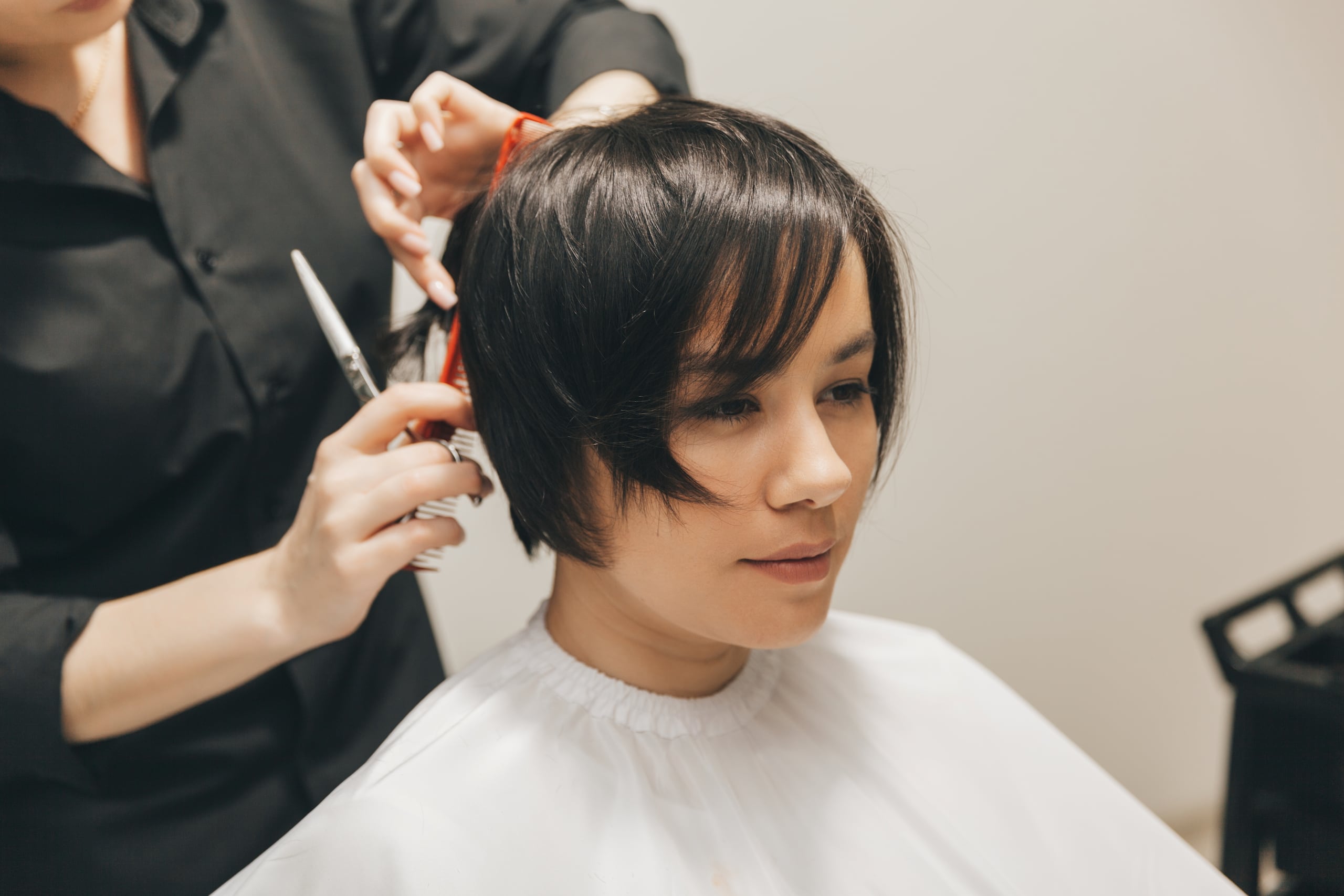 Si estás en vías de preparar tu lista de resoluciones para el año próximo y un cambio de imagen está contemplado, comienza a considerar un nuevo corte de pelo, porque el cabello es el marco de tu rostro.