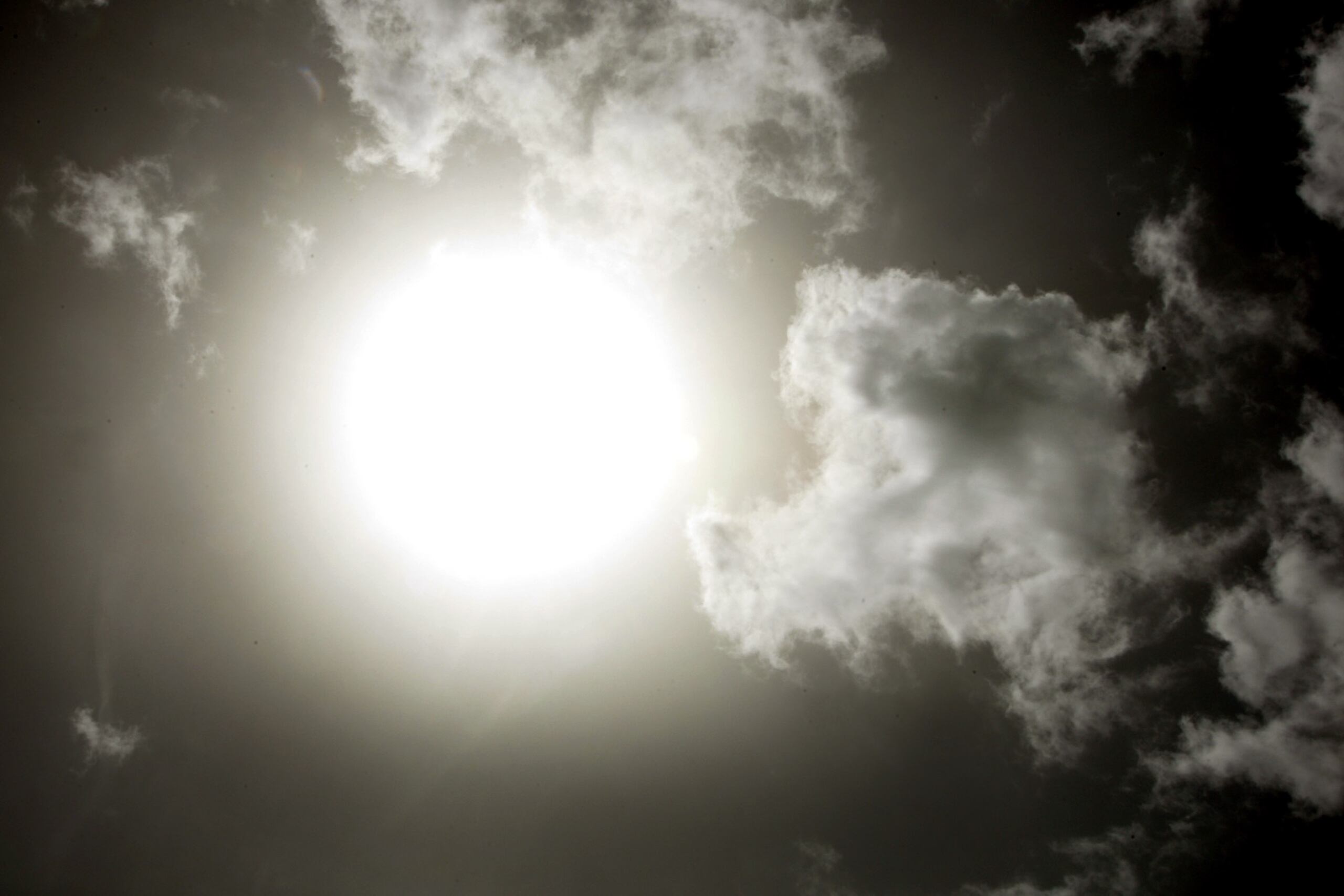 La zona oeste e interior de Puerto Rico podría experimentar aguaceros durante la tarde, según el pronóstico.