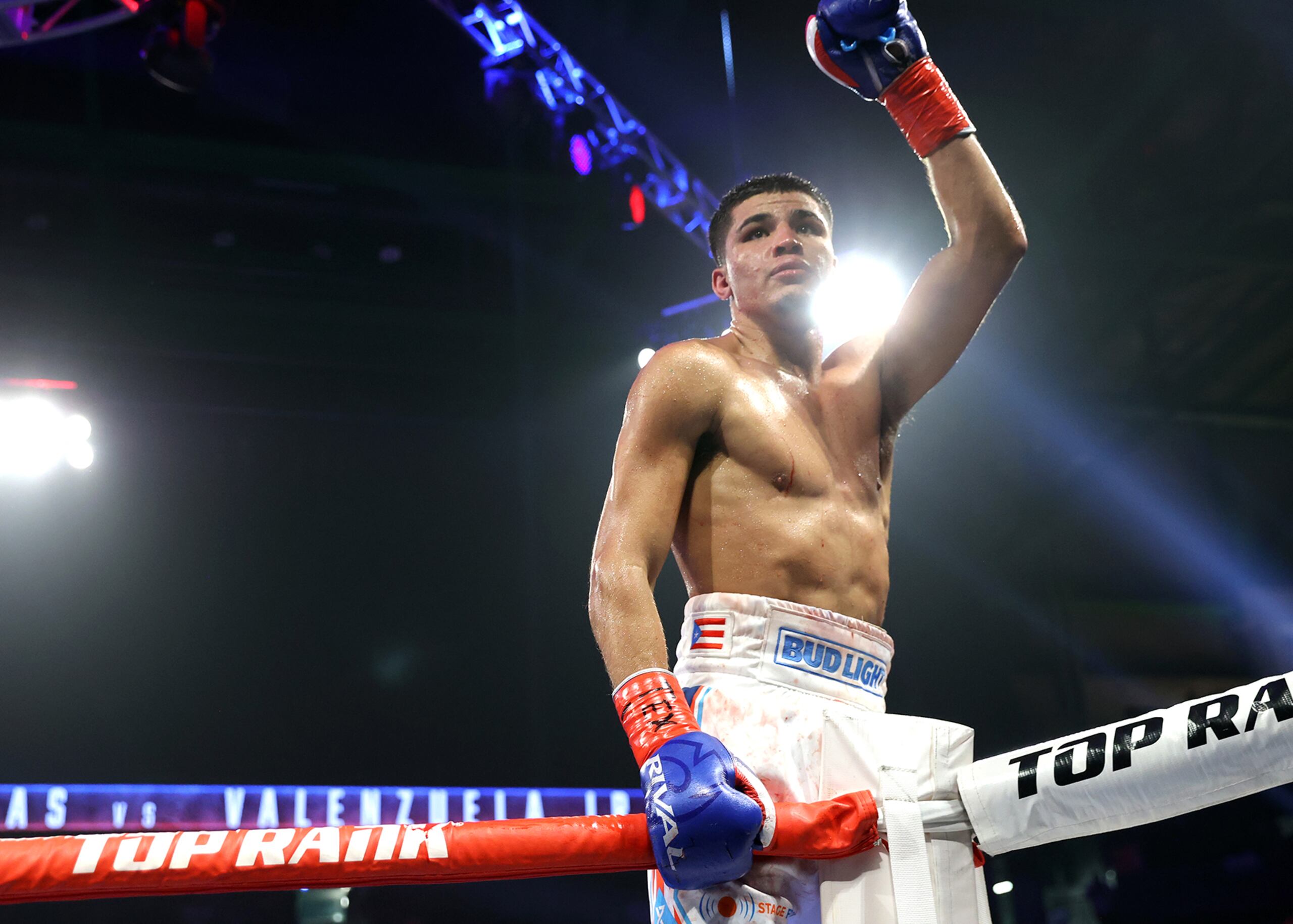 Xander Zayas viajará a Puerto Rico en los próximos días para despejar la mente previo a internarse en el gimnasio para una pelea el 9 de diciembre en Nueva York.